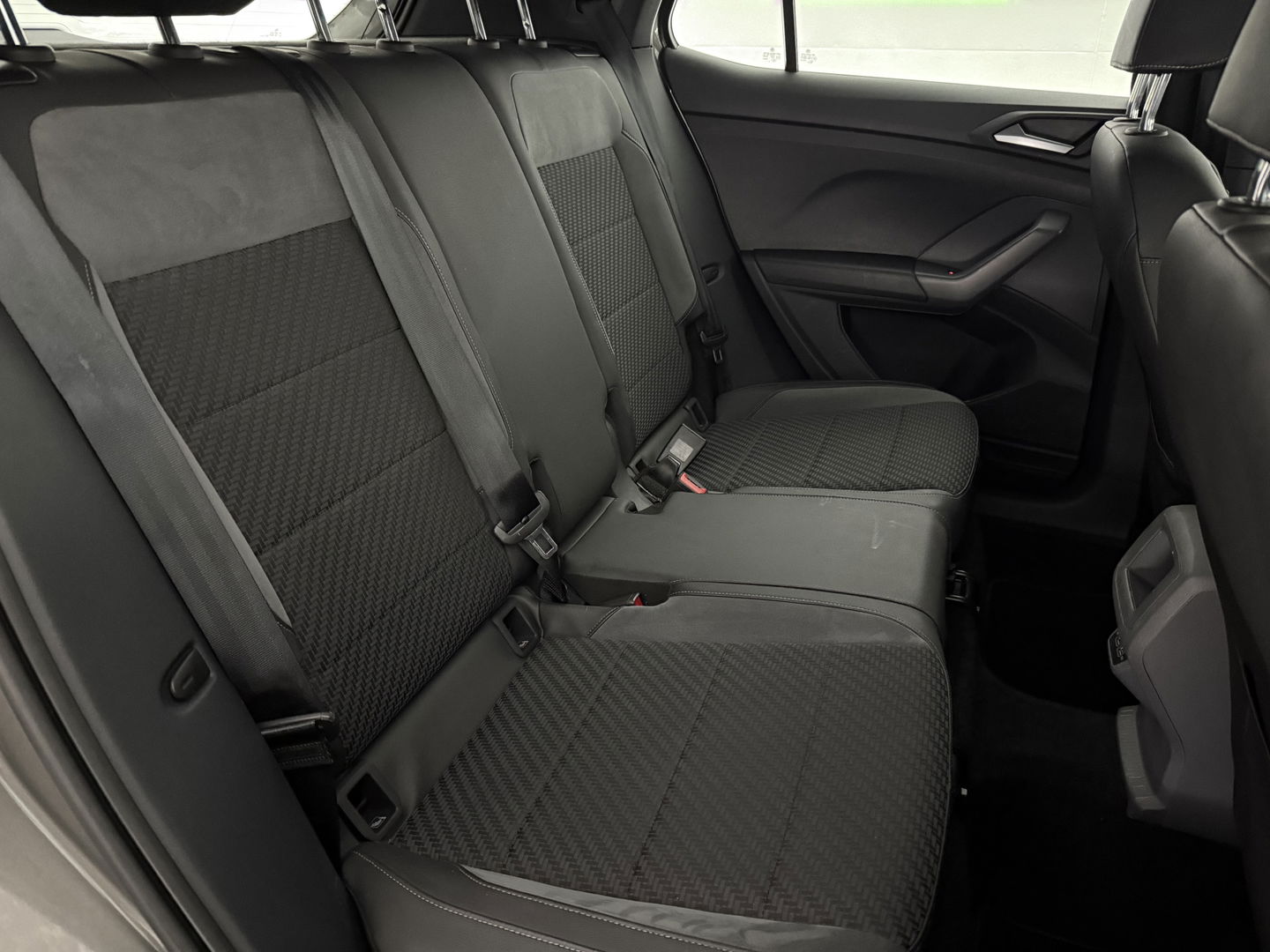 Volkswagen T-Cross 1.0 TSI R-line | Camera | Virtual | Adap. Cruise | Trekh. | Carplay | Keyless | NAP