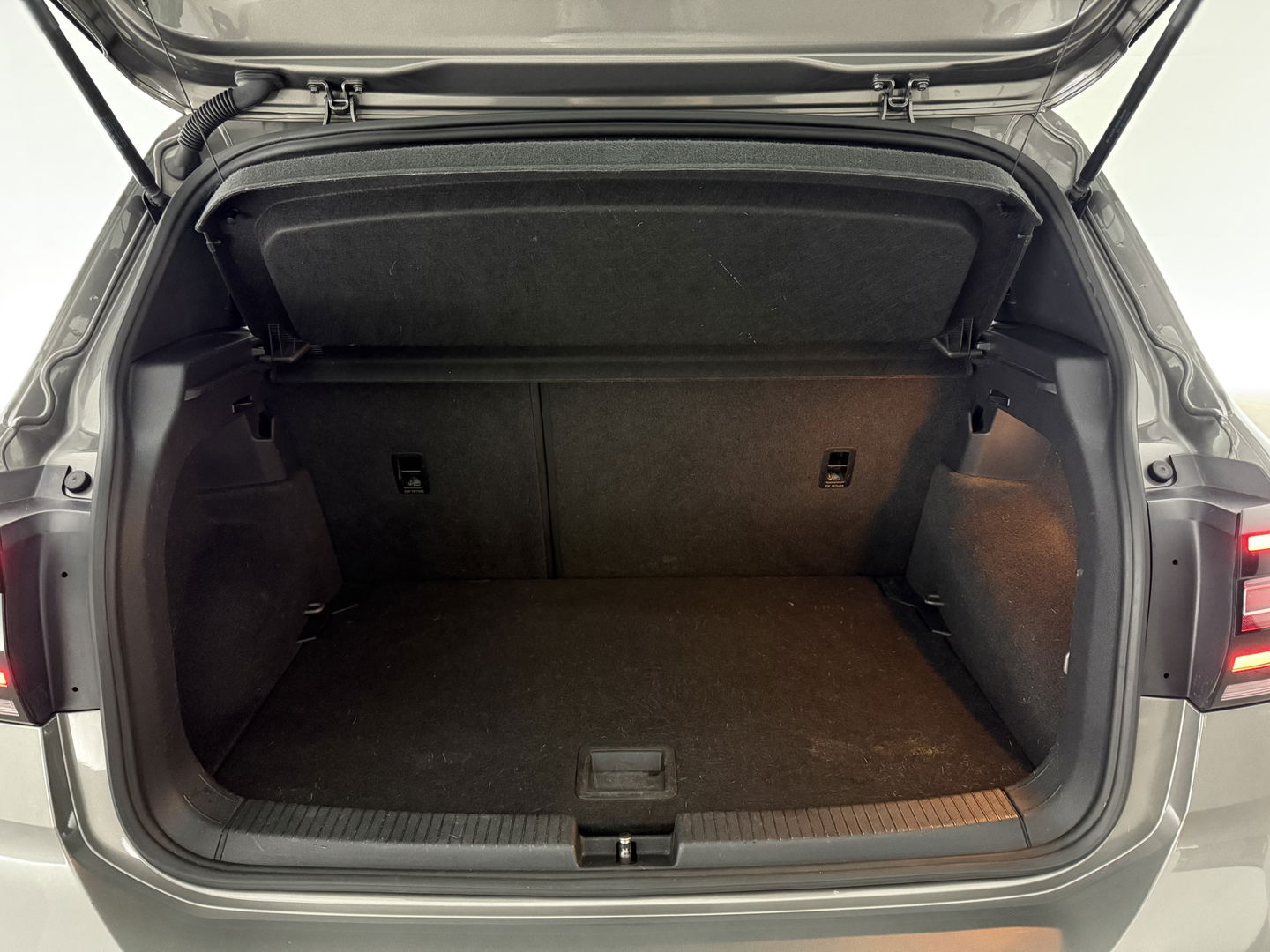 Volkswagen T-Cross 1.0 TSI R-line | Camera | Virtual | Adap. Cruise | Trekh. | Carplay | Keyless | NAP