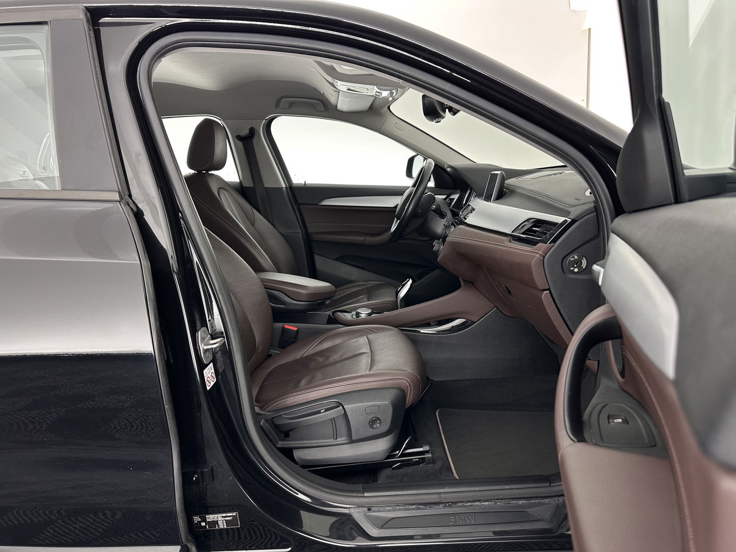 BMW X2 sDrive20i High Executive (INCL-BTW) Aut. *LEATHER | FULL-LED | HEATED-COMFORTSEATS | HEAD-UP | NAVI-FULLMAP | DAB+ | ECC | PDC | CRUISE | 17''ALU*