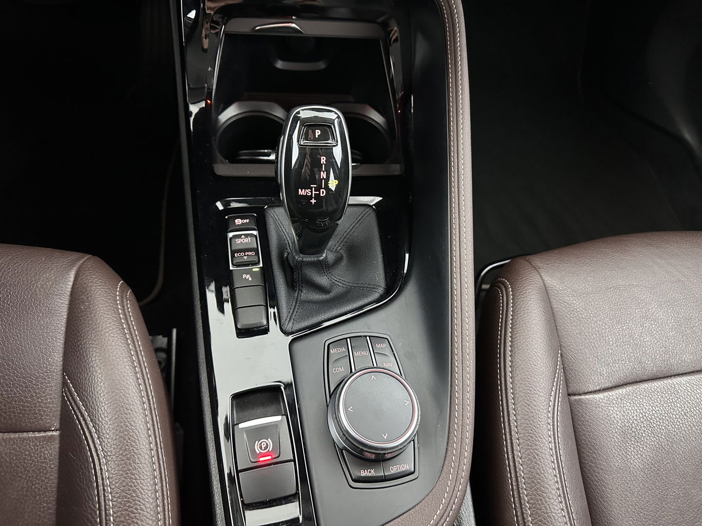 BMW X2 sDrive20i High Executive (INCL-BTW) Aut. *LEATHER | FULL-LED | HEATED-COMFORTSEATS | HEAD-UP | NAVI-FULLMAP | DAB+ | ECC | PDC | CRUISE | 17''ALU*