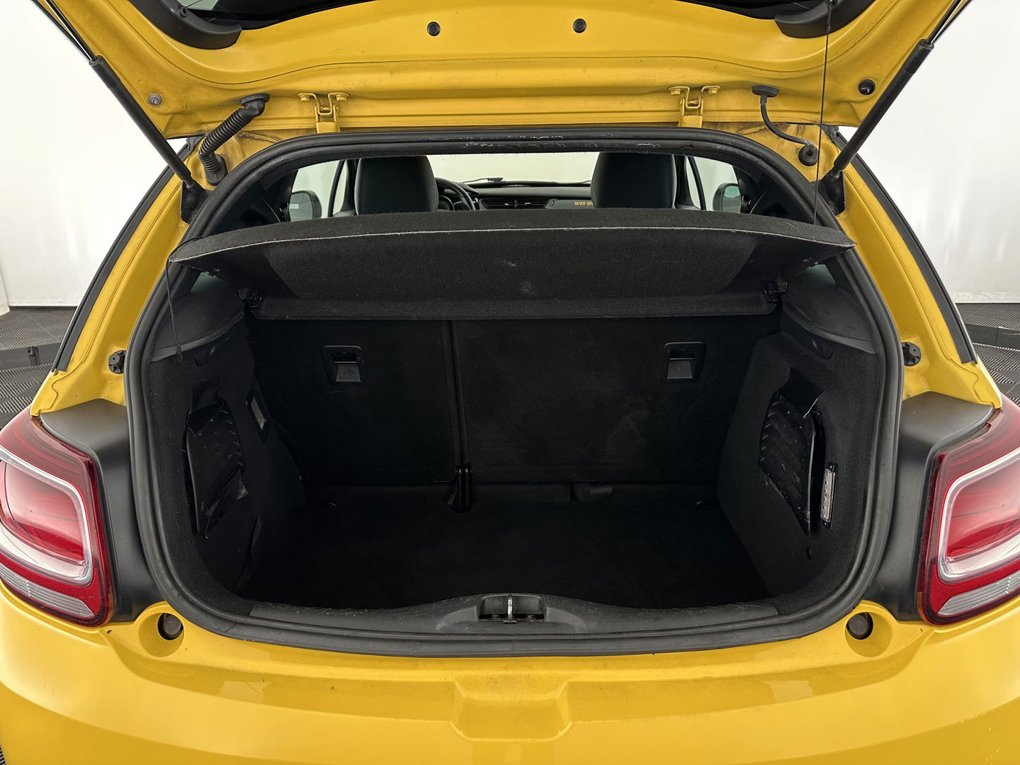 Citroën DS3 1.6 e-HDi Business *LEATHER-MICROFIBRE | NAVI-FULLMAP | SPORT-SEATS | PRIVACY-GLASS | ECC | PDC | CRUISE | 17''ALU*