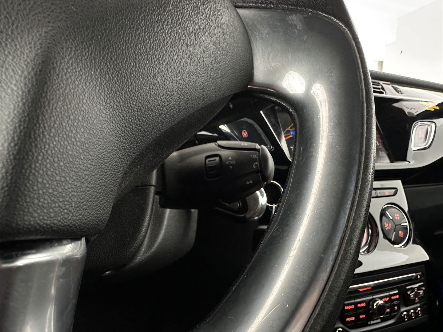 Citroën DS3 1.6 e-HDi Business *LEATHER-MICROFIBRE | NAVI-FULLMAP | SPORT-SEATS | PRIVACY-GLASS | ECC | PDC | CRUISE | 17''ALU*