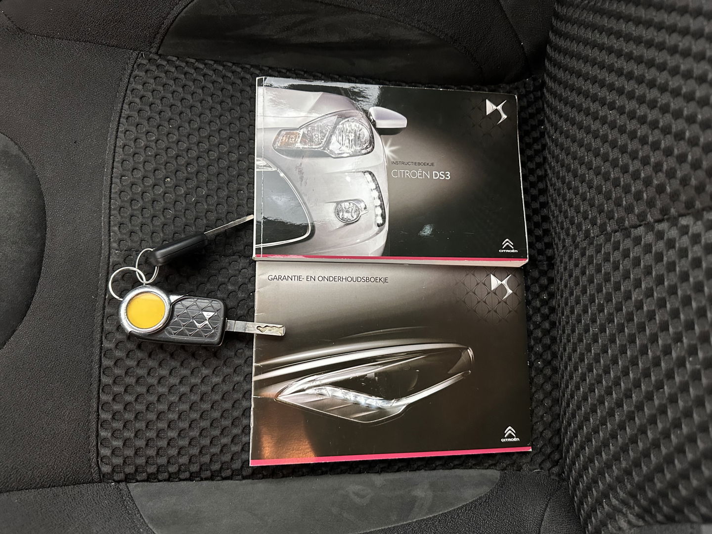 Citroën DS3 1.6 e-HDi Business *LEATHER-MICROFIBRE | NAVI-FULLMAP | SPORT-SEATS | PRIVACY-GLASS | ECC | PDC | CRUISE | 17''ALU*