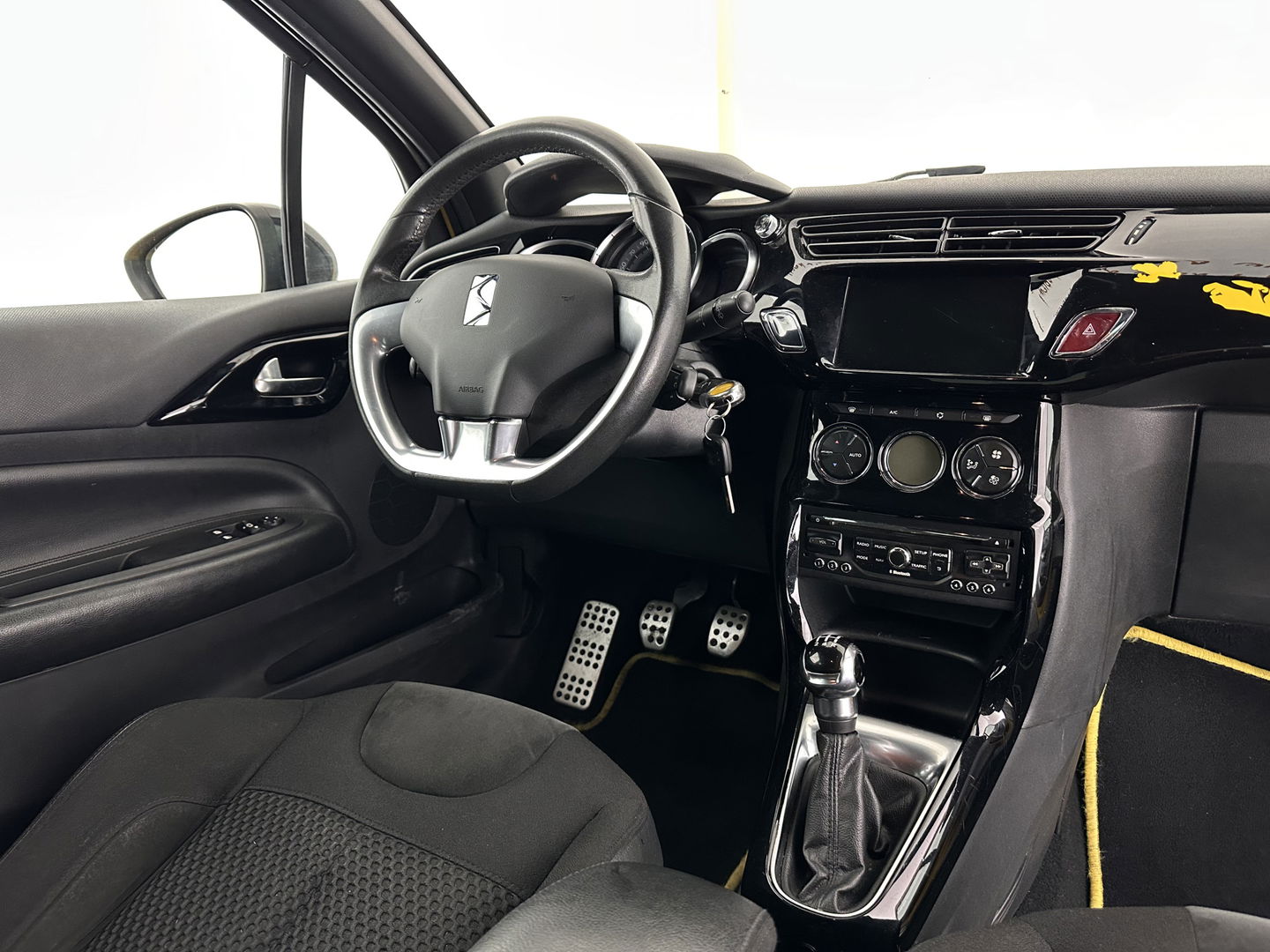 Citroën DS3 1.6 e-HDi Business *LEATHER-MICROFIBRE | NAVI-FULLMAP | SPORT-SEATS | PRIVACY-GLASS | ECC | PDC | CRUISE | 17''ALU*