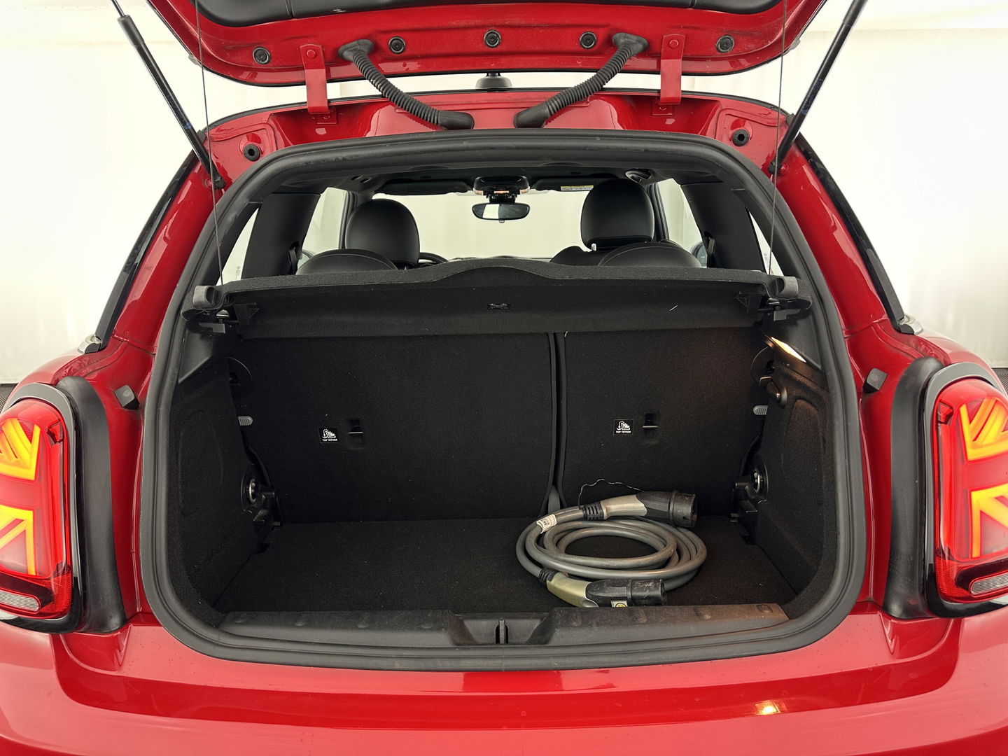 MINI Mini Electric Charged 33 kWh [ 3-Fase ] {SOH-100%} (INCL-BTW) *HEAD-UP | HARMAN/KARDON-AUDIO | LEATHER-ALCANTARA | MATRIX-LED | CAMERA | KEYLESS | NAVI-FULLMAP | DAB+ | ECC | HEATED-SPORT-SEATS | DIGI-COCKPIT | PDC | CRUISE | 17"ALU*