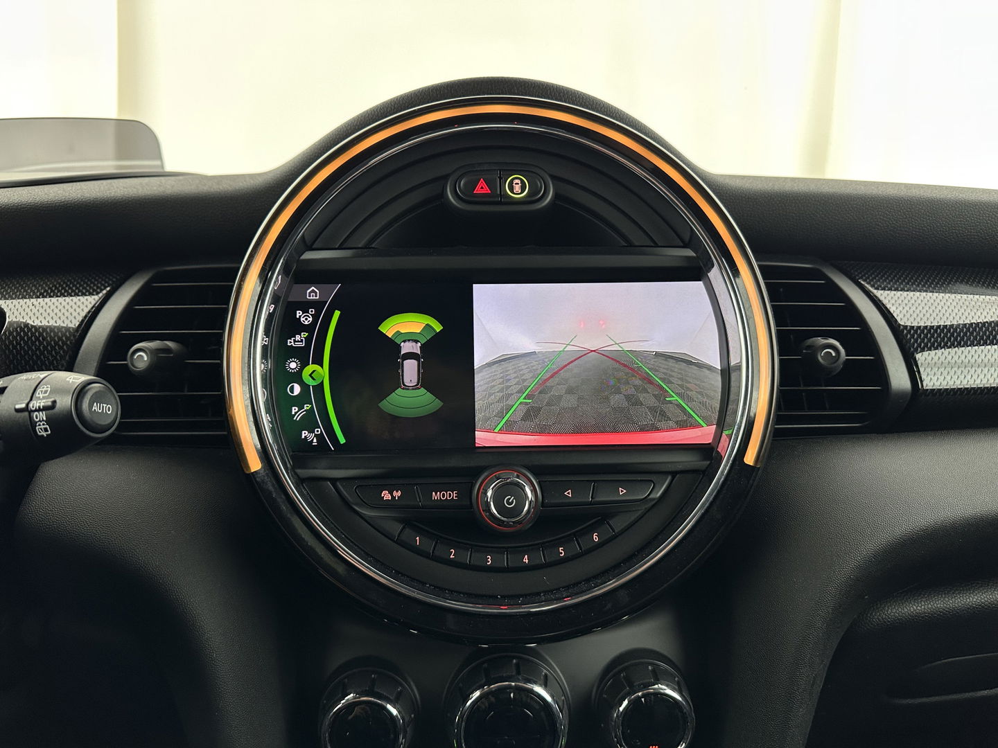 MINI Mini Electric Charged 33 kWh [ 3-Fase ] {SOH-100%} (INCL-BTW) *HEAD-UP | HARMAN/KARDON-AUDIO | LEATHER-ALCANTARA | MATRIX-LED | CAMERA | KEYLESS | NAVI-FULLMAP | DAB+ | ECC | HEATED-SPORT-SEATS | DIGI-COCKPIT | PDC | CRUISE | 17"ALU*