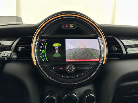 MINI Mini Electric Charged 33 kWh [ 3-Fase ] {SOH-100%} (INCL-BTW) *HEAD-UP | HARMAN/KARDON-AUDIO | LEATHER-ALCANTARA | MATRIX-LED | CAMERA | KEYLESS | NAVI-FULLMAP | DAB+ | ECC | HEATED-SPORT-SEATS | DIGI-COCKPIT | PDC | CRUISE | 17"ALU*