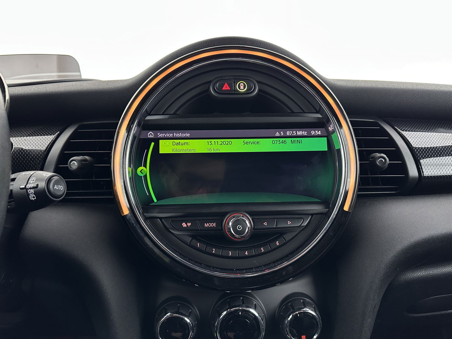 MINI Mini Electric Charged 33 kWh [ 3-Fase ] {SOH-100%} (INCL-BTW) *HEAD-UP | HARMAN/KARDON-AUDIO | LEATHER-ALCANTARA | MATRIX-LED | CAMERA | KEYLESS | NAVI-FULLMAP | DAB+ | ECC | HEATED-SPORT-SEATS | DIGI-COCKPIT | PDC | CRUISE | 17"ALU*