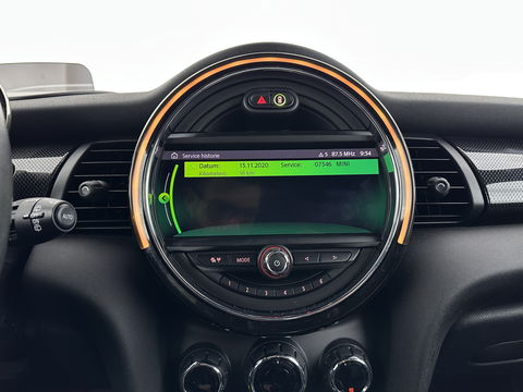 MINI Mini Electric Charged 33 kWh [ 3-Fase ] {SOH-100%} (INCL-BTW) *HEAD-UP | HARMAN/KARDON-AUDIO | LEATHER-ALCANTARA | MATRIX-LED | CAMERA | KEYLESS | NAVI-FULLMAP | DAB+ | ECC | HEATED-SPORT-SEATS | DIGI-COCKPIT | PDC | CRUISE | 17"ALU*