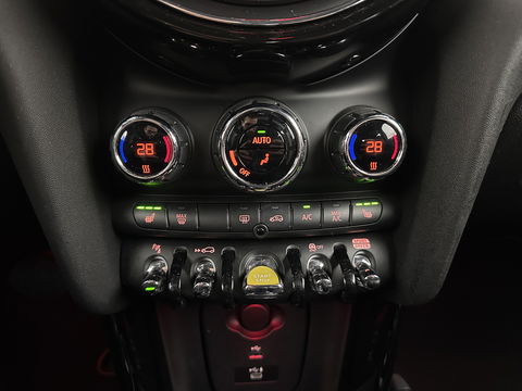 MINI Mini Electric Charged 33 kWh [ 3-Fase ] {SOH-100%} (INCL-BTW) *HEAD-UP | HARMAN/KARDON-AUDIO | LEATHER-ALCANTARA | MATRIX-LED | CAMERA | KEYLESS | NAVI-FULLMAP | DAB+ | ECC | HEATED-SPORT-SEATS | DIGI-COCKPIT | PDC | CRUISE | 17"ALU*