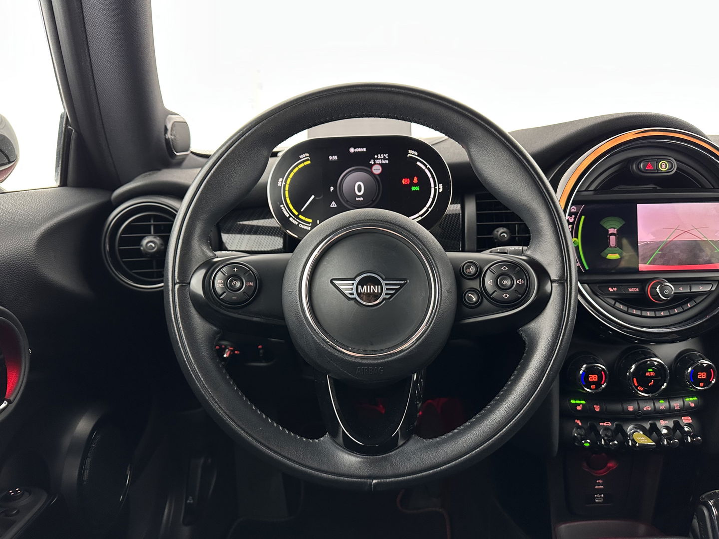 MINI Mini Electric Charged 33 kWh [ 3-Fase ] {SOH-100%} (INCL-BTW) *HEAD-UP | HARMAN/KARDON-AUDIO | LEATHER-ALCANTARA | MATRIX-LED | CAMERA | KEYLESS | NAVI-FULLMAP | DAB+ | ECC | HEATED-SPORT-SEATS | DIGI-COCKPIT | PDC | CRUISE | 17"ALU*
