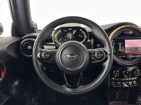 MINI Mini Electric Charged 33 kWh [ 3-Fase ] {SOH-100%} (INCL-BTW) *HEAD-UP | HARMAN/KARDON-AUDIO | LEATHER-ALCANTARA | MATRIX-LED | CAMERA | KEYLESS | NAVI-FULLMAP | DAB+ | ECC | HEATED-SPORT-SEATS | DIGI-COCKPIT | PDC | CRUISE | 17"ALU*