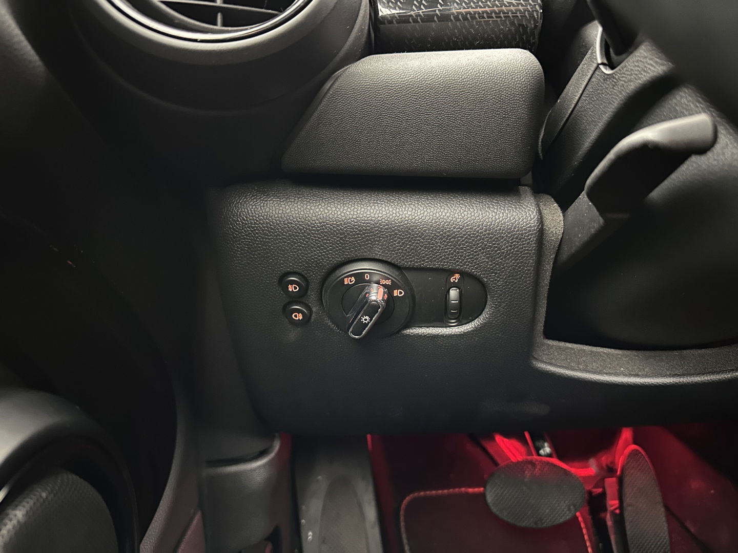 MINI Mini Electric Charged 33 kWh [ 3-Fase ] {SOH-100%} (INCL-BTW) *HEAD-UP | HARMAN/KARDON-AUDIO | LEATHER-ALCANTARA | MATRIX-LED | CAMERA | KEYLESS | NAVI-FULLMAP | DAB+ | ECC | HEATED-SPORT-SEATS | DIGI-COCKPIT | PDC | CRUISE | 17"ALU*