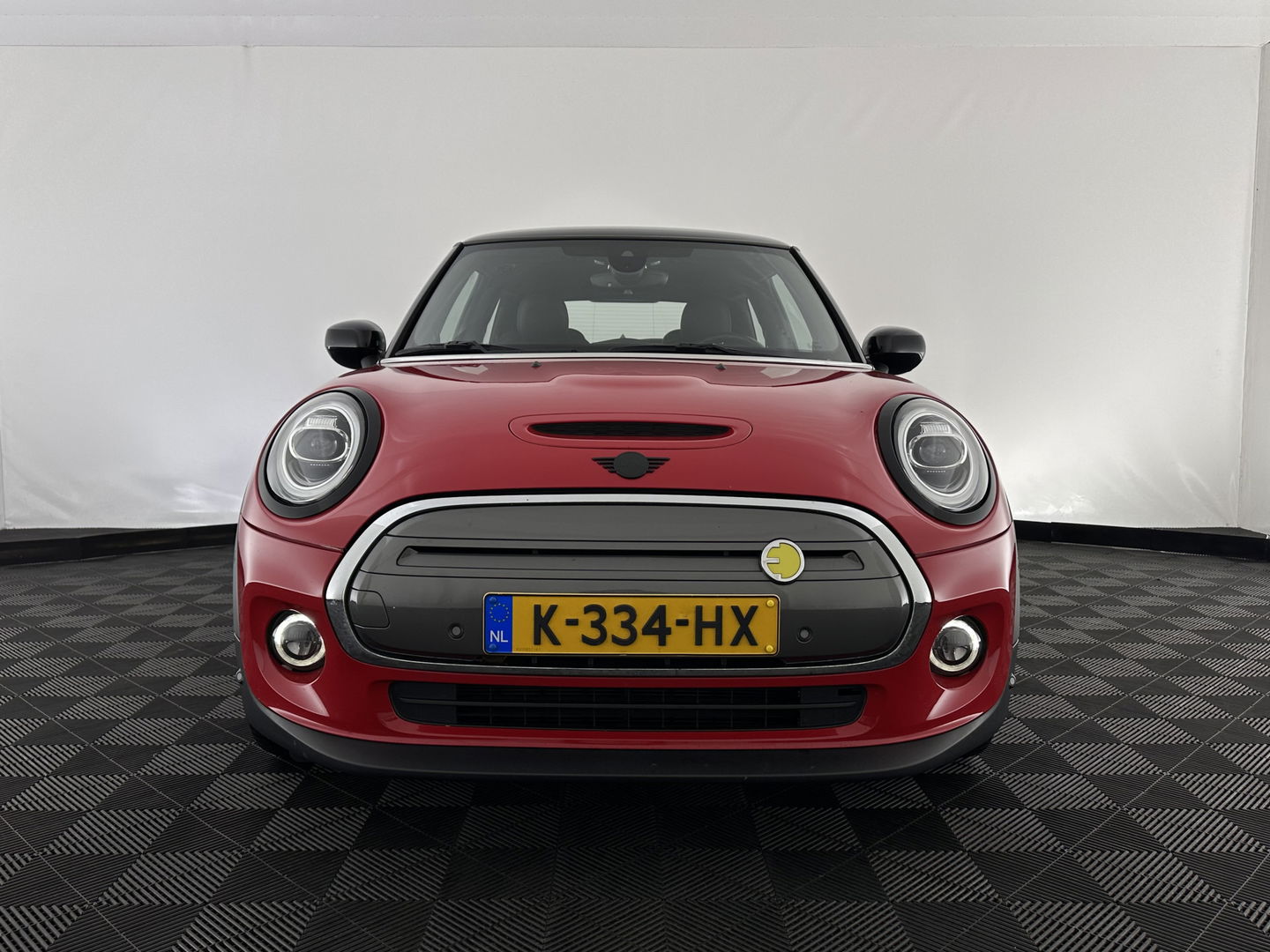 MINI Mini Electric Charged 33 kWh [ 3-Fase ] {SOH-100%} (INCL-BTW) *HEAD-UP | HARMAN/KARDON-AUDIO | LEATHER-ALCANTARA | MATRIX-LED | CAMERA | KEYLESS | NAVI-FULLMAP | DAB+ | ECC | HEATED-SPORT-SEATS | DIGI-COCKPIT | PDC | CRUISE | 17"ALU*
