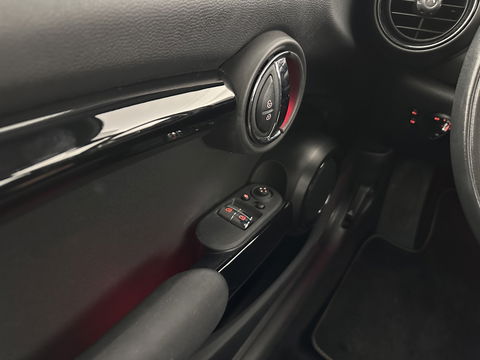 MINI Mini Electric Charged 33 kWh [ 3-Fase ] {SOH-100%} (INCL-BTW) *HEAD-UP | HARMAN/KARDON-AUDIO | LEATHER-ALCANTARA | MATRIX-LED | CAMERA | KEYLESS | NAVI-FULLMAP | DAB+ | ECC | HEATED-SPORT-SEATS | DIGI-COCKPIT | PDC | CRUISE | 17"ALU*