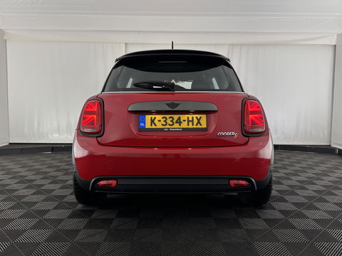 MINI Mini Electric Charged 33 kWh [ 3-Fase ] {SOH-100%} (INCL-BTW) *HEAD-UP | HARMAN/KARDON-AUDIO | LEATHER-ALCANTARA | MATRIX-LED | CAMERA | KEYLESS | NAVI-FULLMAP | DAB+ | ECC | HEATED-SPORT-SEATS | DIGI-COCKPIT | PDC | CRUISE | 17"ALU*