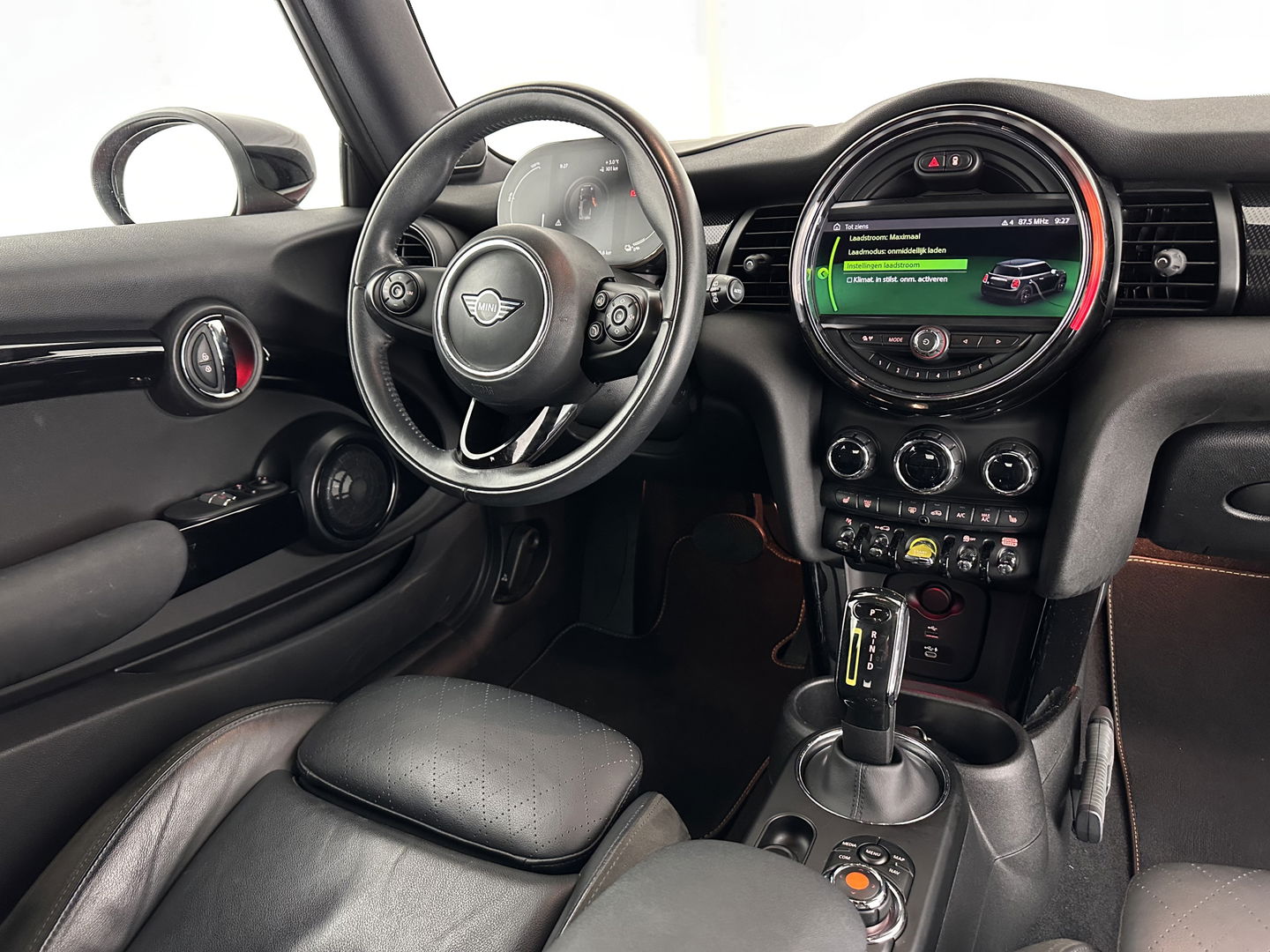 MINI Mini Electric Charged 33 kWh [ 3-Fase ] {SOH-100%} (INCL-BTW) *HEAD-UP | HARMAN/KARDON-AUDIO | LEATHER-ALCANTARA | MATRIX-LED | CAMERA | KEYLESS | NAVI-FULLMAP | DAB+ | ECC | HEATED-SPORT-SEATS | DIGI-COCKPIT | PDC | CRUISE | 17"ALU*
