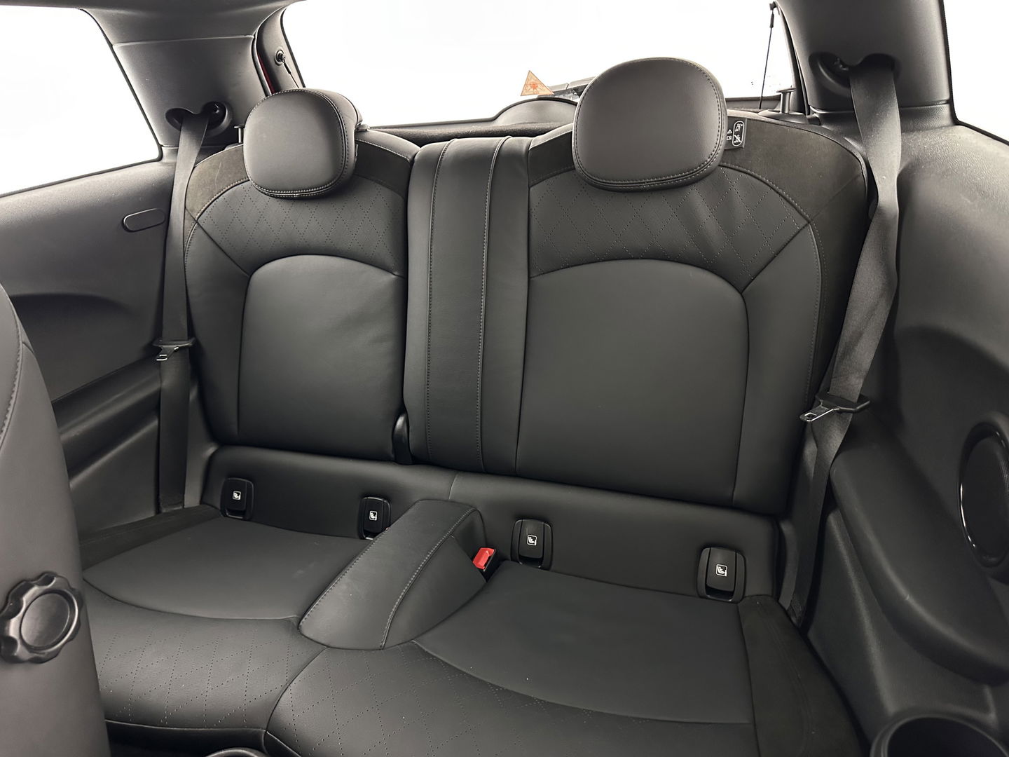 MINI Mini Electric Charged 33 kWh [ 3-Fase ] {SOH-100%} (INCL-BTW) *HEAD-UP | HARMAN/KARDON-AUDIO | LEATHER-ALCANTARA | MATRIX-LED | CAMERA | KEYLESS | NAVI-FULLMAP | DAB+ | ECC | HEATED-SPORT-SEATS | DIGI-COCKPIT | PDC | CRUISE | 17"ALU*