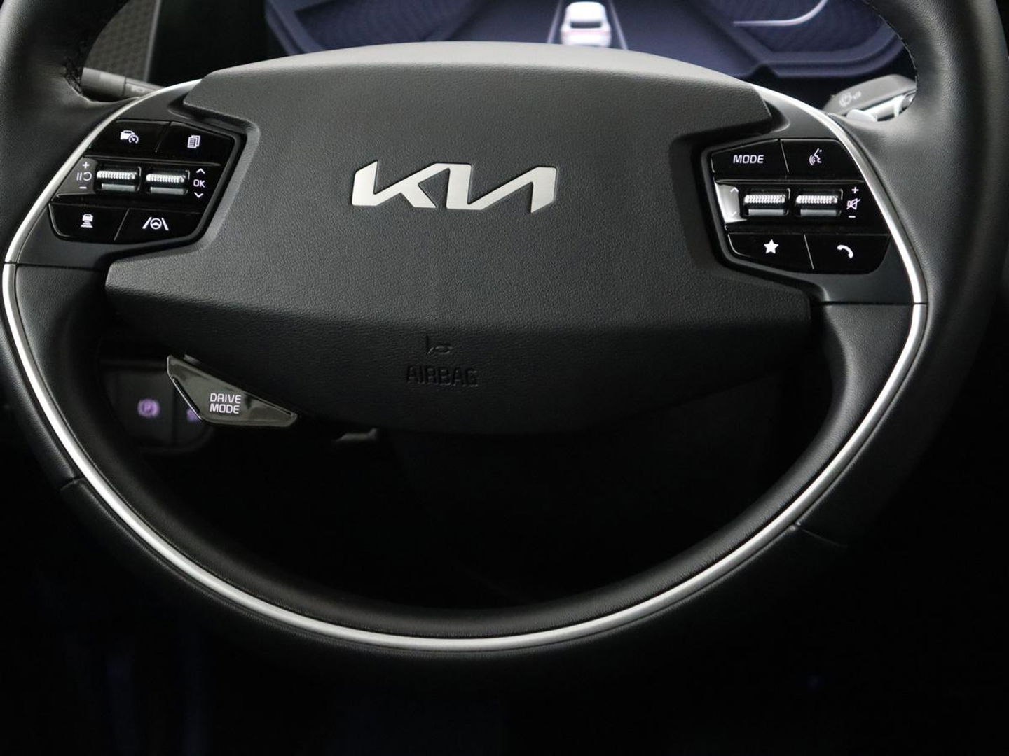 Kia Ev6 Plus 58 kWh | Stoelventilatie | Leder | Warmtepomp | Adaptive cruise | Carplay | Camera | Stoel & stuurverwarming | 19'' | Sfeerverlichting | Navigatie | Keyless