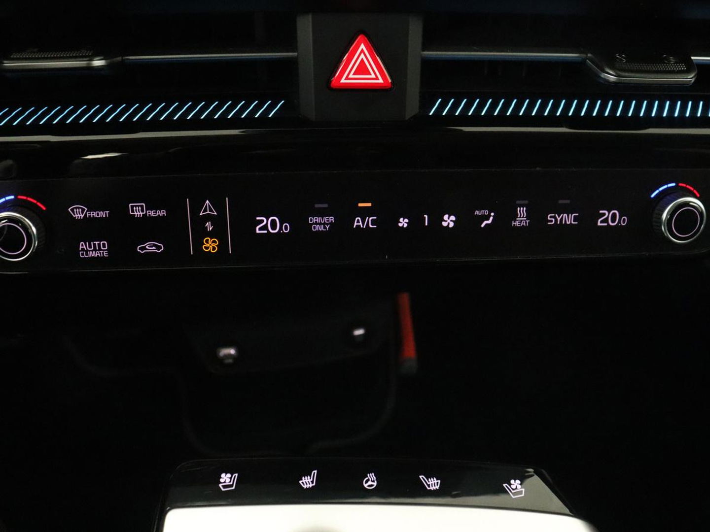 Kia Ev6 Plus 58 kWh | Stoelventilatie | Leder | Warmtepomp | Adaptive cruise | Carplay | Camera | Stoel & stuurverwarming | 19'' | Sfeerverlichting | Navigatie | Keyless