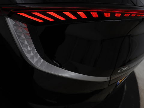 Kia Ev6 Plus 58 kWh | Stoelventilatie | Leder | Warmtepomp | Adaptive cruise | Carplay | Camera | Stoel & stuurverwarming | 19'' | Sfeerverlichting | Navigatie | Keyless