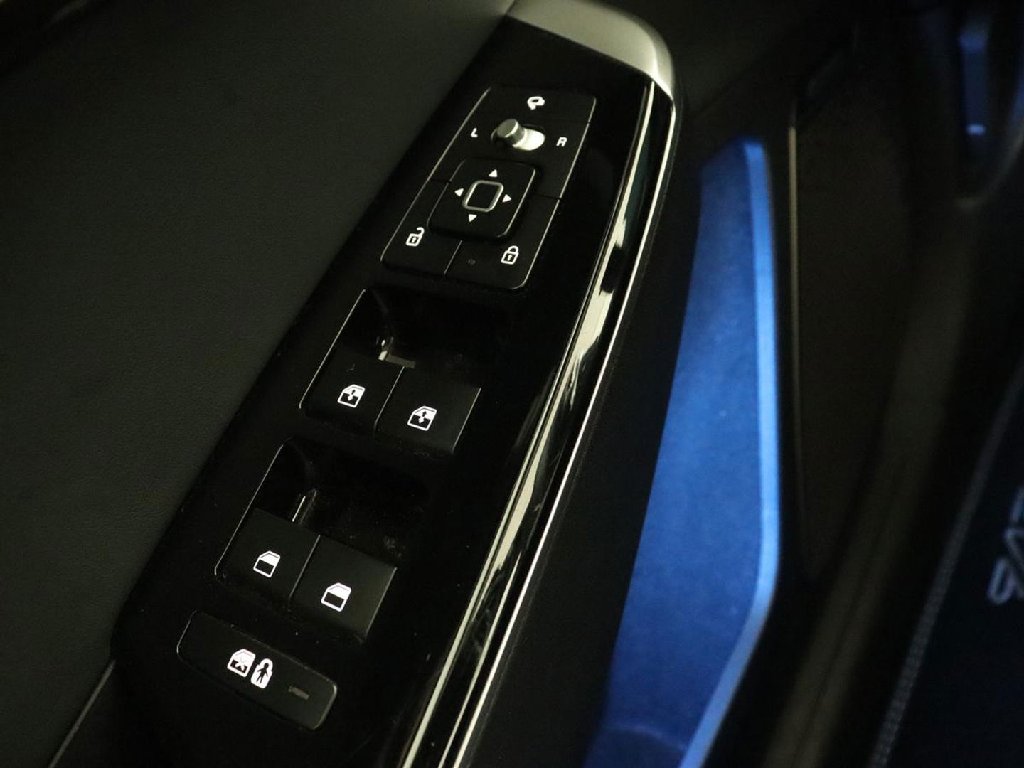 Kia Ev6 Plus 58 kWh | Stoelventilatie | Leder | Warmtepomp | Adaptive cruise | Carplay | Camera | Stoel & stuurverwarming | 19'' | Sfeerverlichting | Navigatie | Keyless