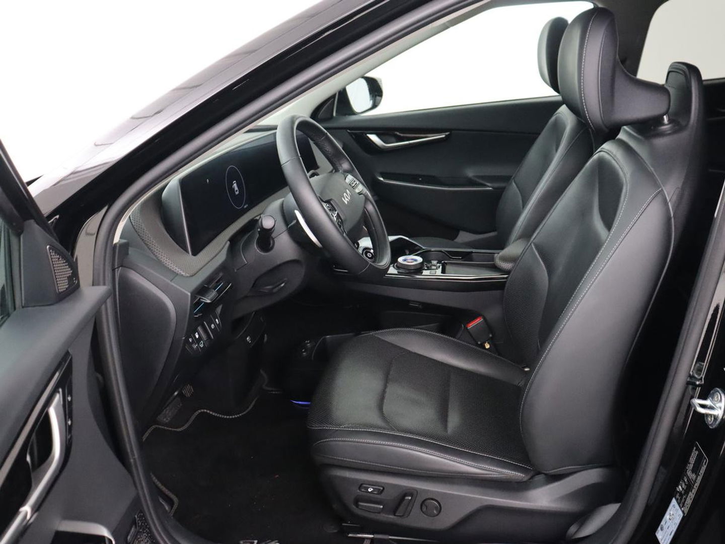 Kia Ev6 Plus 58 kWh | Stoelventilatie | Leder | Warmtepomp | Adaptive cruise | Carplay | Camera | Stoel & stuurverwarming | 19'' | Sfeerverlichting | Navigatie | Keyless