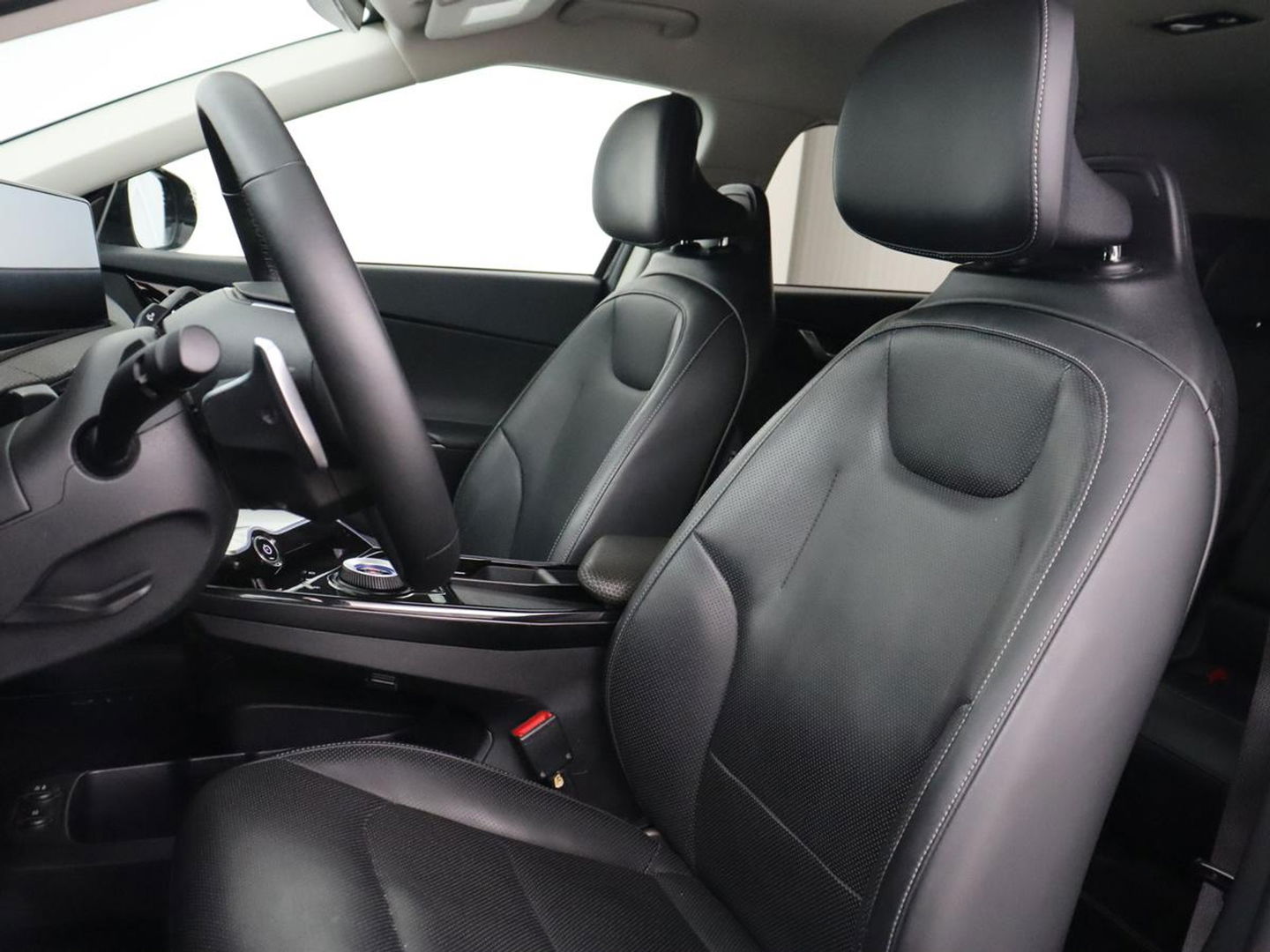 Kia Ev6 Plus 58 kWh | Stoelventilatie | Leder | Warmtepomp | Adaptive cruise | Carplay | Camera | Stoel & stuurverwarming | 19'' | Sfeerverlichting | Navigatie | Keyless