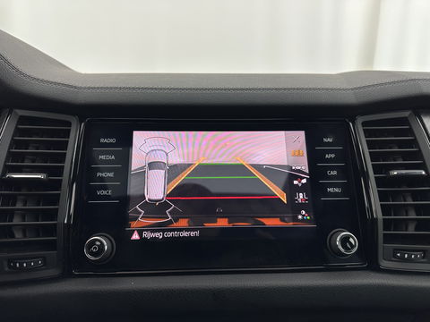 Škoda Kodiaq 1.5 TSI Sportline Business (INCL.BTW) Aut. *PANO | LEATHER-MICROFIBRE | FULL-LED | ADAPTIVE-CRUISE | BLIND-SPOT | MEMORY-PACK | DIGI-COCKPIT | NAVI-FULLMAP | CAMERA | DAB+ | AMBIENT-LIGHT | KEYLESS | CANTON-SOUND | DAB