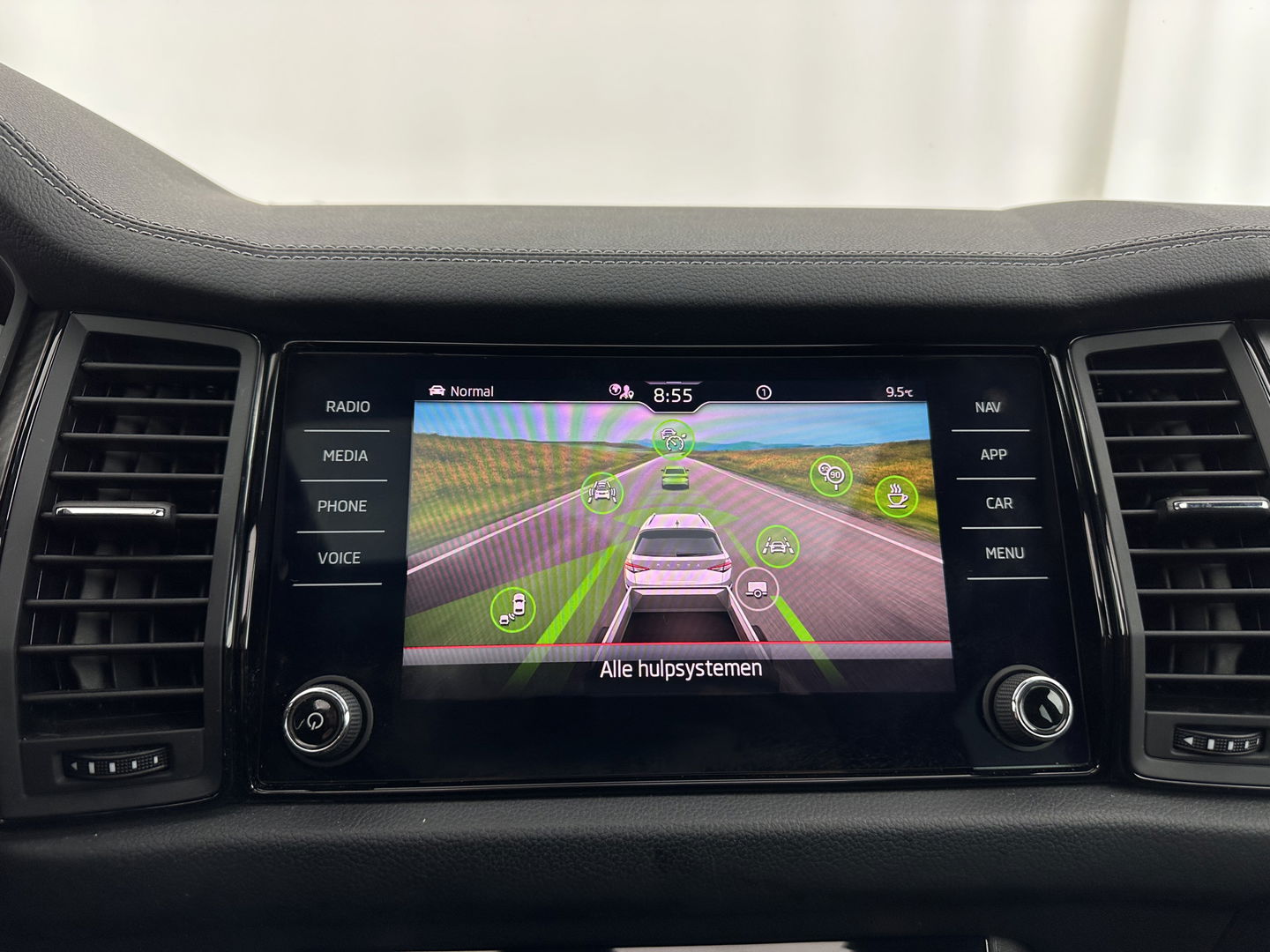 Škoda Kodiaq 1.5 TSI Sportline Business (INCL.BTW) Aut. *PANO | LEATHER-MICROFIBRE | FULL-LED | ADAPTIVE-CRUISE | BLIND-SPOT | MEMORY-PACK | DIGI-COCKPIT | NAVI-FULLMAP | CAMERA | DAB+ | AMBIENT-LIGHT | KEYLESS | CANTON-SOUND | DAB