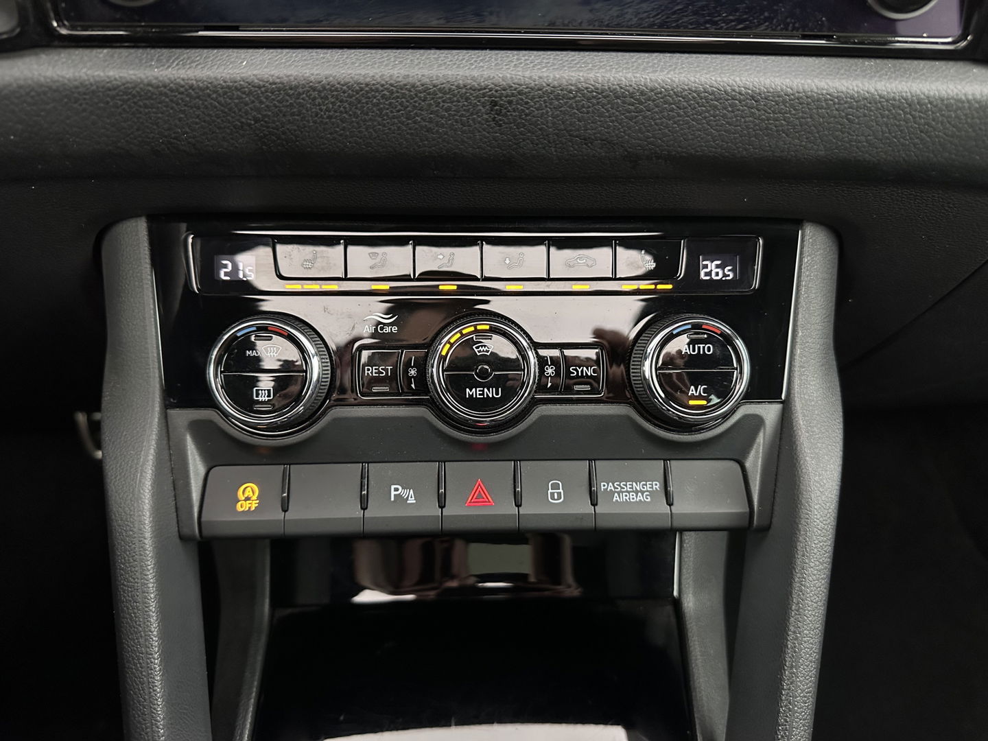 Škoda Kodiaq 1.5 TSI Sportline Business (INCL.BTW) Aut. *PANO | LEATHER-MICROFIBRE | FULL-LED | ADAPTIVE-CRUISE | BLIND-SPOT | MEMORY-PACK | DIGI-COCKPIT | NAVI-FULLMAP | CAMERA | DAB+ | AMBIENT-LIGHT | KEYLESS | CANTON-SOUND | DAB