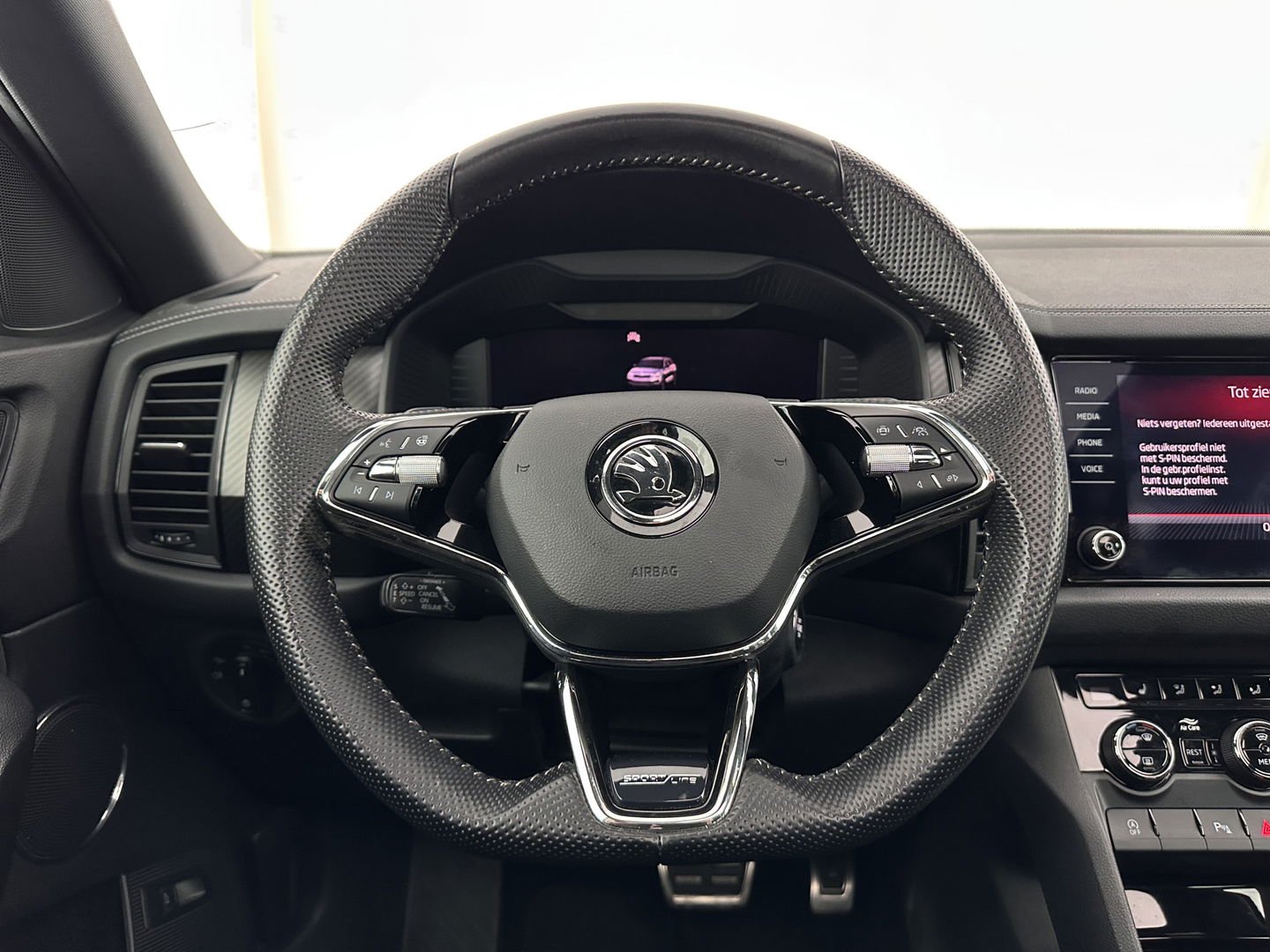 Škoda Kodiaq 1.5 TSI Sportline Business (INCL.BTW) Aut. *PANO | LEATHER-MICROFIBRE | FULL-LED | ADAPTIVE-CRUISE | BLIND-SPOT | MEMORY-PACK | DIGI-COCKPIT | NAVI-FULLMAP | CAMERA | DAB+ | AMBIENT-LIGHT | KEYLESS | CANTON-SOUND | DAB