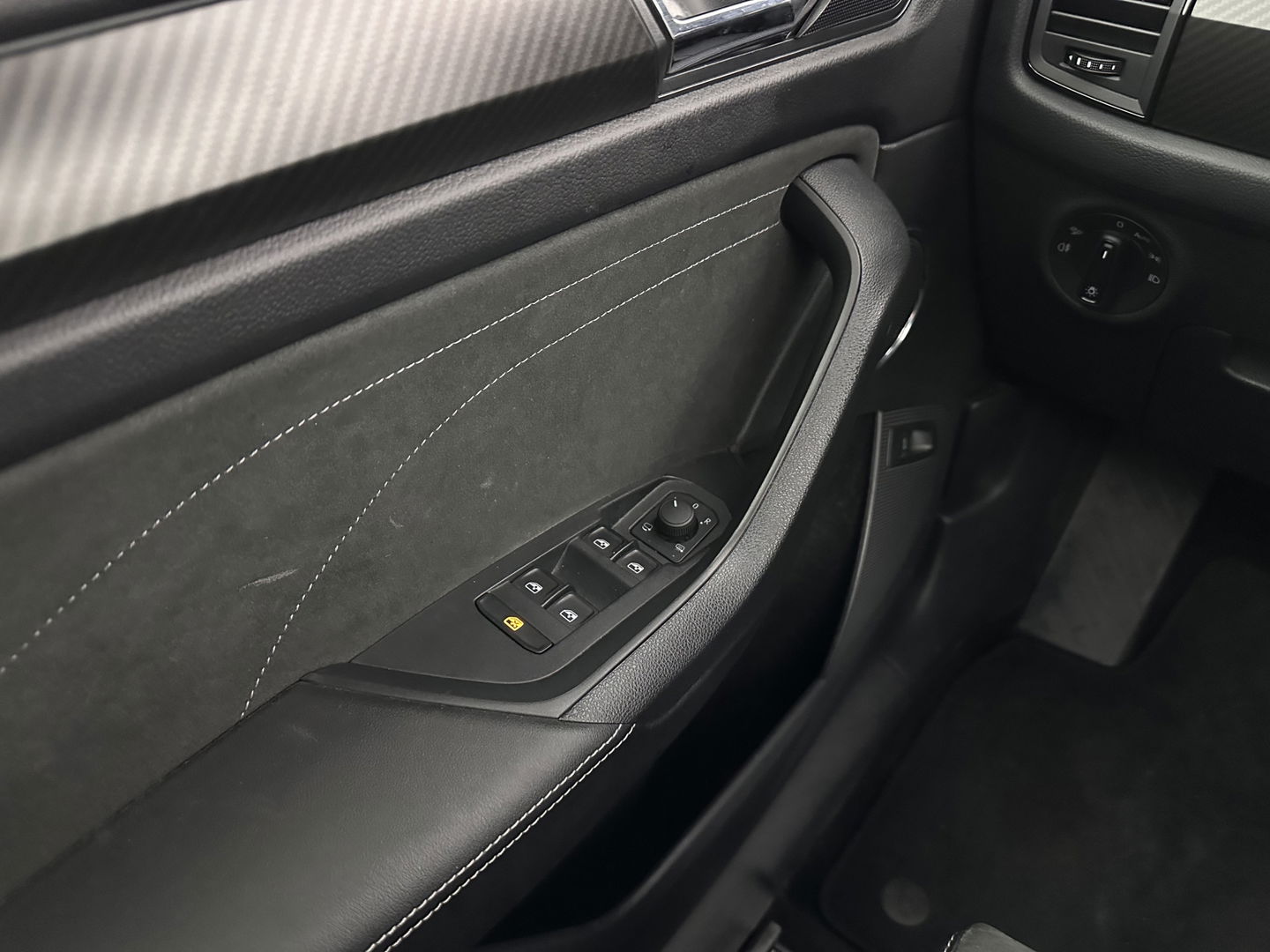 Škoda Kodiaq 1.5 TSI Sportline Business (INCL.BTW) Aut. *PANO | LEATHER-MICROFIBRE | FULL-LED | ADAPTIVE-CRUISE | BLIND-SPOT | MEMORY-PACK | DIGI-COCKPIT | NAVI-FULLMAP | CAMERA | DAB+ | AMBIENT-LIGHT | KEYLESS | CANTON-SOUND | DAB