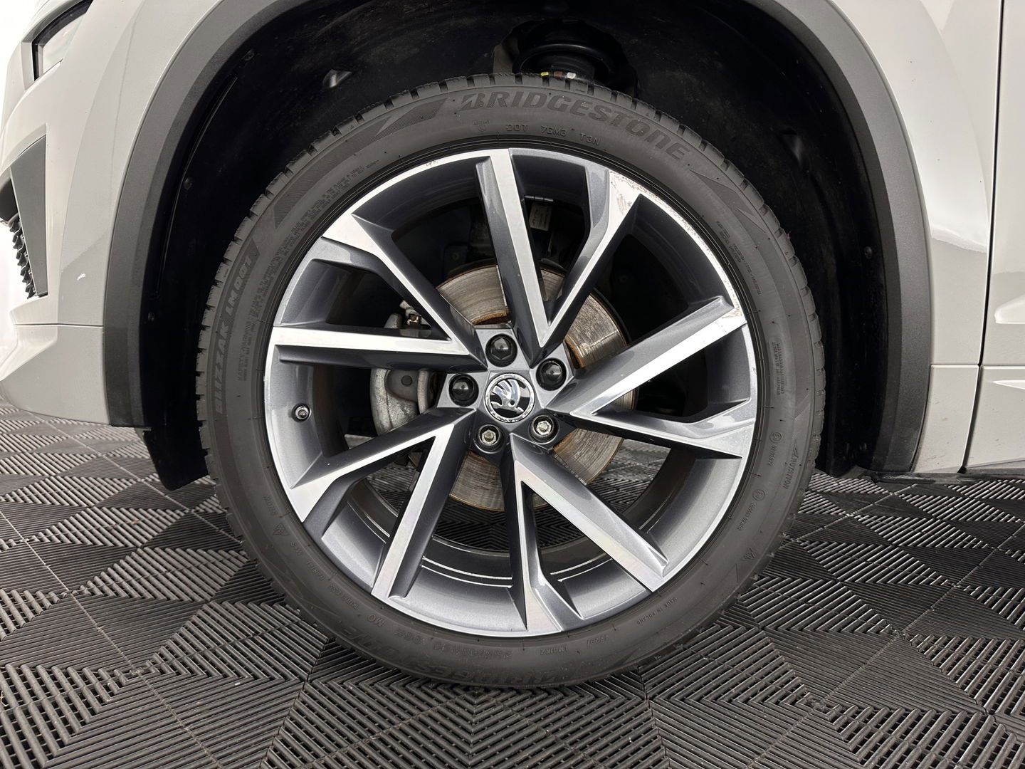 Škoda Kodiaq 1.5 TSI Sportline Business (INCL.BTW) Aut. *PANO | LEATHER-MICROFIBRE | FULL-LED | ADAPTIVE-CRUISE | BLIND-SPOT | MEMORY-PACK | DIGI-COCKPIT | NAVI-FULLMAP | CAMERA | DAB+ | AMBIENT-LIGHT | KEYLESS | CANTON-SOUND | DAB