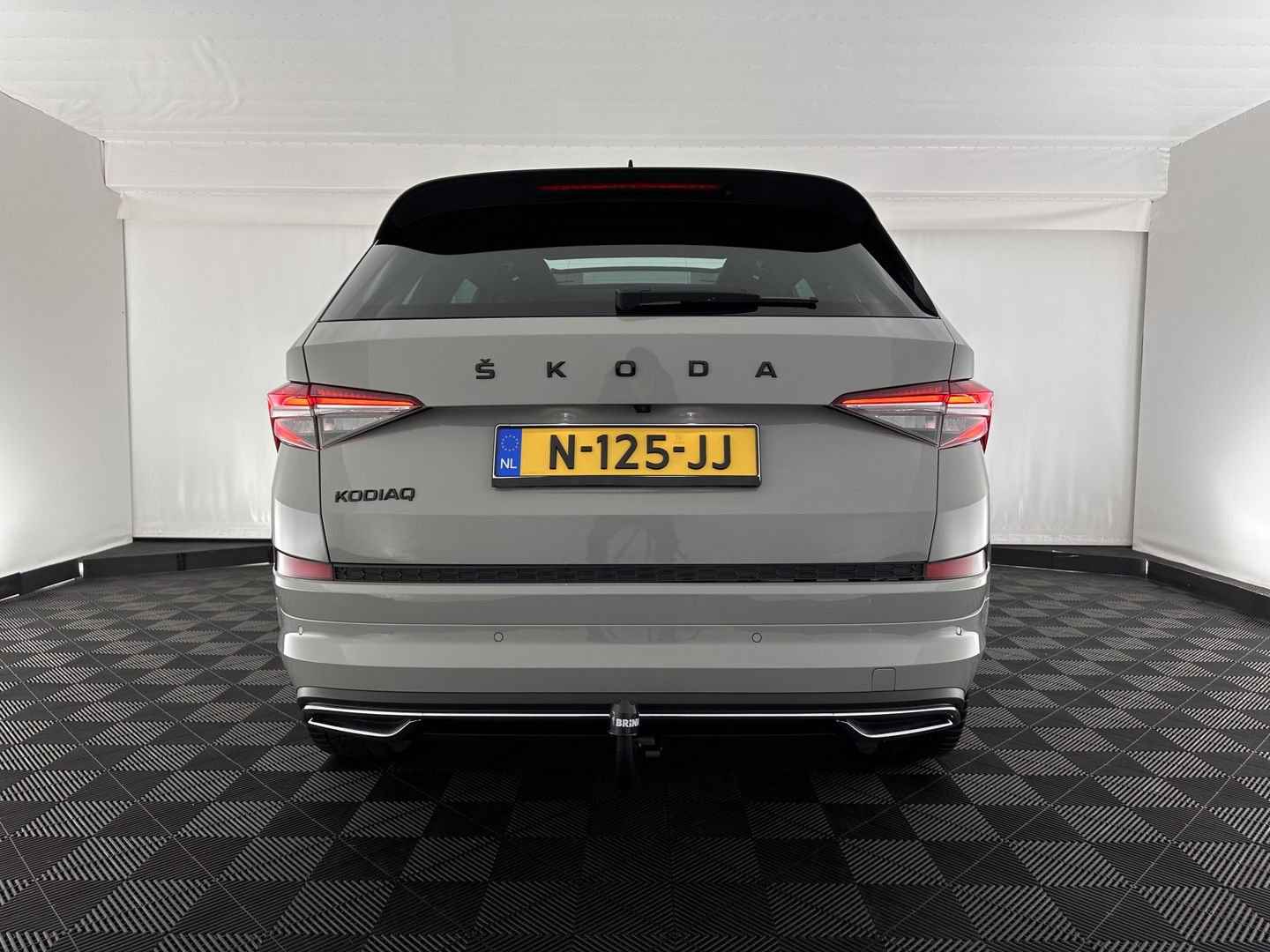 Škoda Kodiaq 1.5 TSI Sportline Business (INCL.BTW) Aut. *PANO | LEATHER-MICROFIBRE | FULL-LED | ADAPTIVE-CRUISE | BLIND-SPOT | MEMORY-PACK | DIGI-COCKPIT | NAVI-FULLMAP | CAMERA | DAB+ | AMBIENT-LIGHT | KEYLESS | CANTON-SOUND | DAB