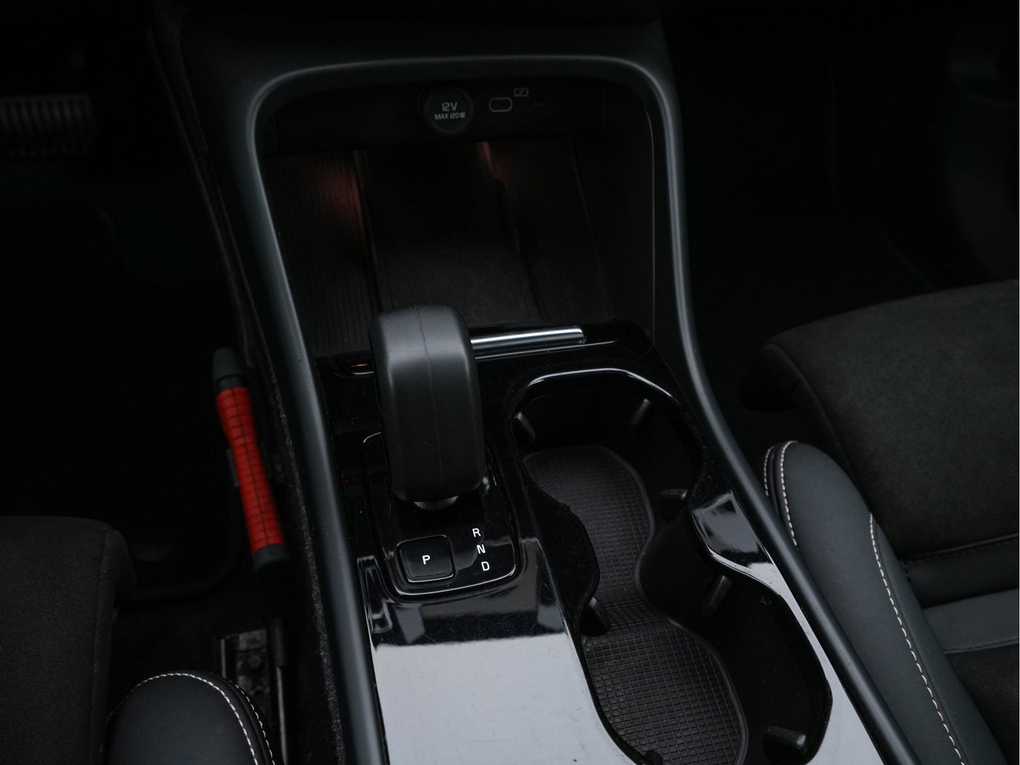 Volvo C40 Recharge Twin Intro Edition 78 kWh [ 3-Fase ] (INCL.BTW) Aut. *PANO | LEATHER-ALCANTARA | DIGI-COCKPIT | FULL-LED | HARMAN/KARDON | TOP-VIEW | NAVI-FULLMAP | ECC | PDC | KEYLESS | HEATED-SPORTSEATS | TOWBAR | 20''ALU*