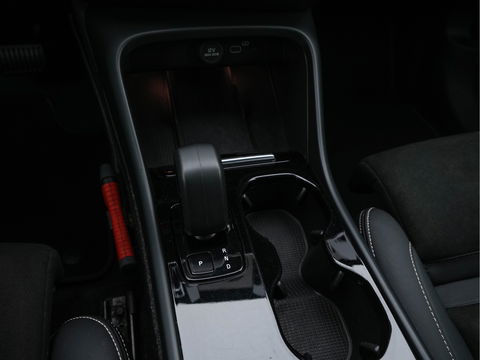 Volvo C40 Recharge Twin Intro Edition 78 kWh [ 3-Fase ] (INCL.BTW) Aut. *PANO | LEATHER-ALCANTARA | DIGI-COCKPIT | FULL-LED | HARMAN/KARDON | TOP-VIEW | NAVI-FULLMAP | ECC | PDC | KEYLESS | HEATED-SPORTSEATS | TOWBAR | 20''ALU*