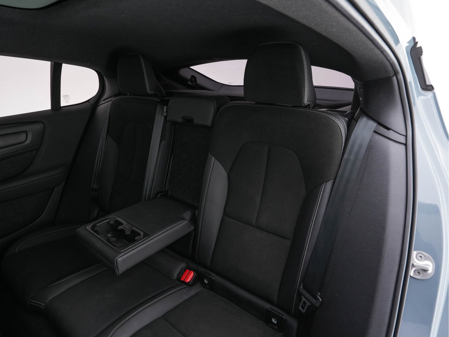 Volvo C40 Recharge Twin Intro Edition 78 kWh [ 3-Fase ] (INCL.BTW) Aut. *PANO | LEATHER-ALCANTARA | DIGI-COCKPIT | FULL-LED | HARMAN/KARDON | TOP-VIEW | NAVI-FULLMAP | ECC | PDC | KEYLESS | HEATED-SPORTSEATS | TOWBAR | 20''ALU*