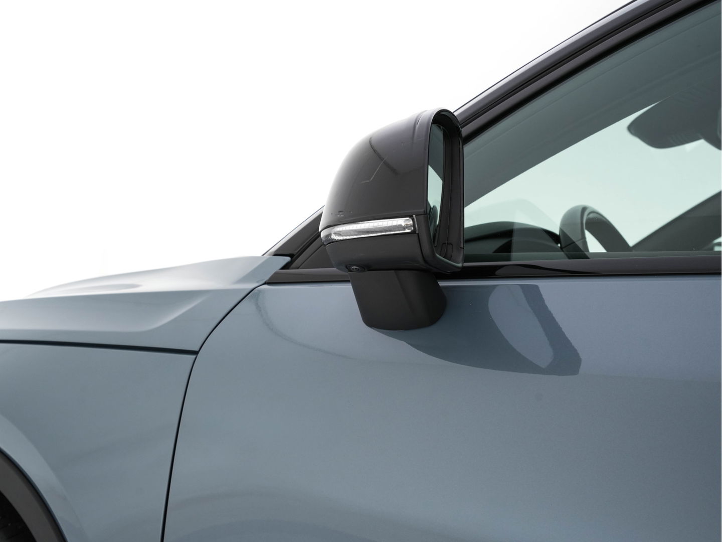 Volvo C40 Recharge Twin Intro Edition 78 kWh [ 3-Fase ] (INCL.BTW) Aut. *PANO | LEATHER-ALCANTARA | DIGI-COCKPIT | FULL-LED | HARMAN/KARDON | TOP-VIEW | NAVI-FULLMAP | ECC | PDC | KEYLESS | HEATED-SPORTSEATS | TOWBAR | 20''ALU*