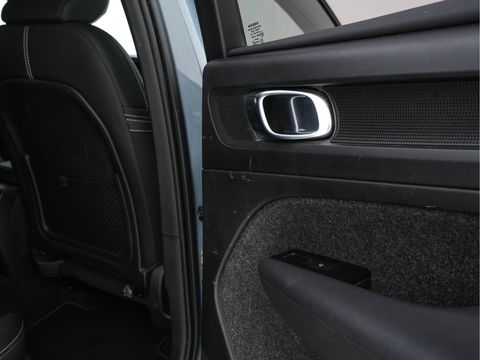 Volvo C40 Recharge Twin Intro Edition 78 kWh [ 3-Fase ] (INCL.BTW) Aut. *PANO | LEATHER-ALCANTARA | DIGI-COCKPIT | FULL-LED | HARMAN/KARDON | TOP-VIEW | NAVI-FULLMAP | ECC | PDC | KEYLESS | HEATED-SPORTSEATS | TOWBAR | 20''ALU*