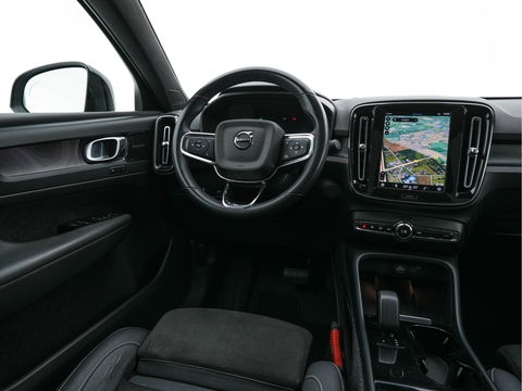 Volvo C40 Recharge Twin Intro Edition 78 kWh [ 3-Fase ] (INCL.BTW) Aut. *PANO | LEATHER-ALCANTARA | DIGI-COCKPIT | FULL-LED | HARMAN/KARDON | TOP-VIEW | NAVI-FULLMAP | ECC | PDC | KEYLESS | HEATED-SPORTSEATS | TOWBAR | 20''ALU*