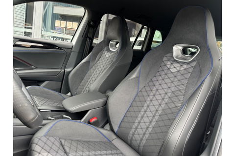 Volkswagen Tiguan 2.0 TDI R-LINE AUTOMAAT 150PK AIRCO NAVI BIGSCREEN PDC-CAMERA MASSAGE.