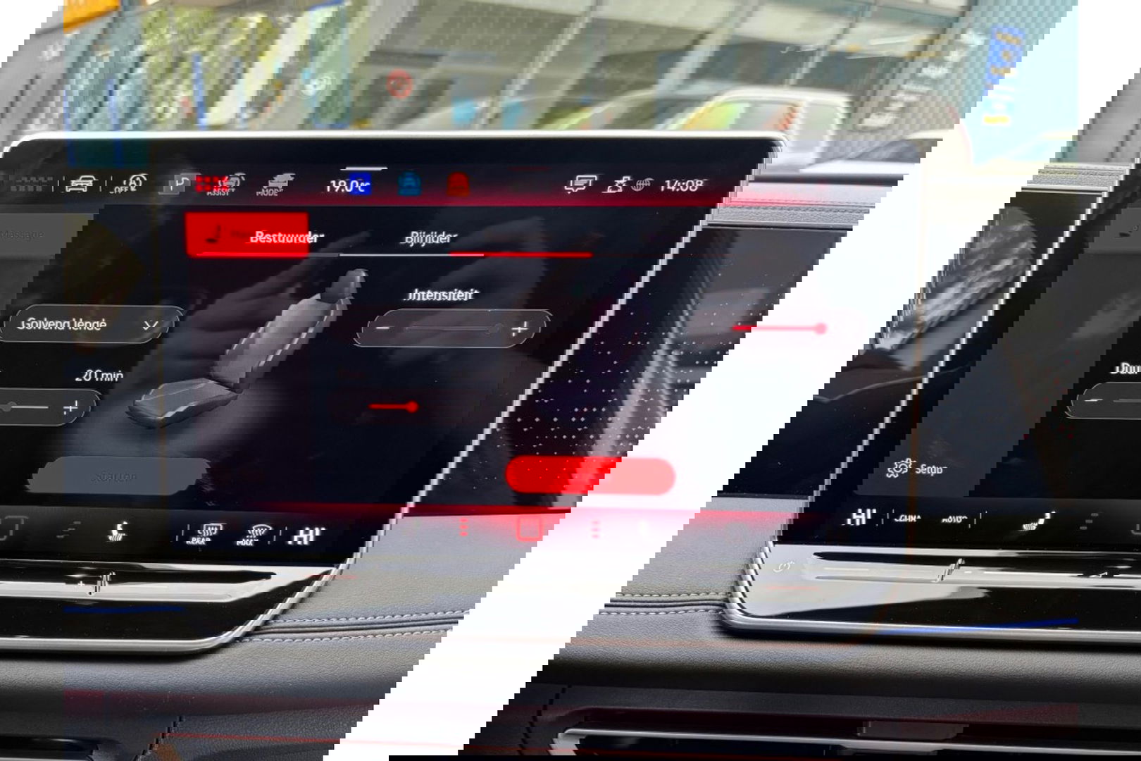 Volkswagen Tiguan 2.0 TDI R-LINE AUTOMAAT 150PK AIRCO NAVI BIGSCREEN PDC-CAMERA MASSAGE.