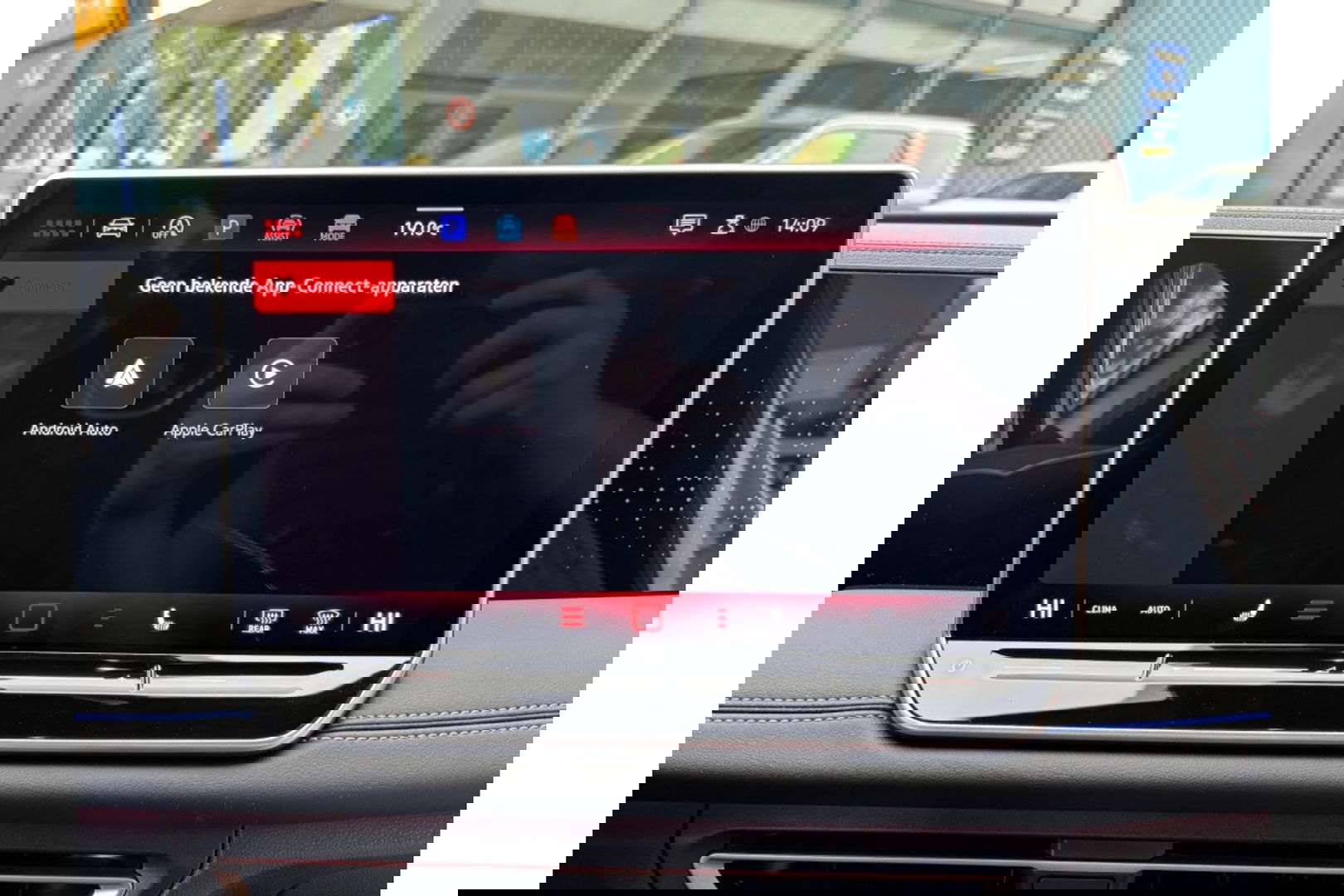 Volkswagen Tiguan 2.0 TDI R-LINE AUTOMAAT 150PK AIRCO NAVI BIGSCREEN PDC-CAMERA MASSAGE.