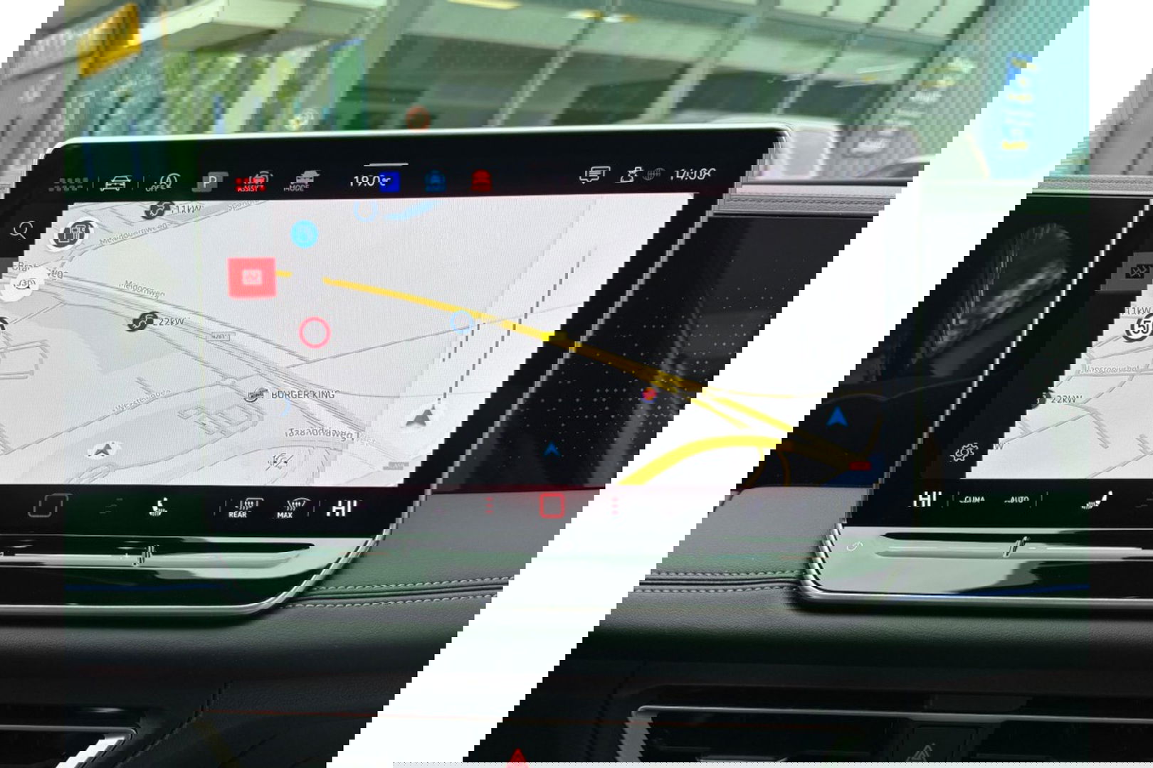 Volkswagen Tiguan 2.0 TDI R-LINE AUTOMAAT 150PK AIRCO NAVI BIGSCREEN PDC-CAMERA MASSAGE.