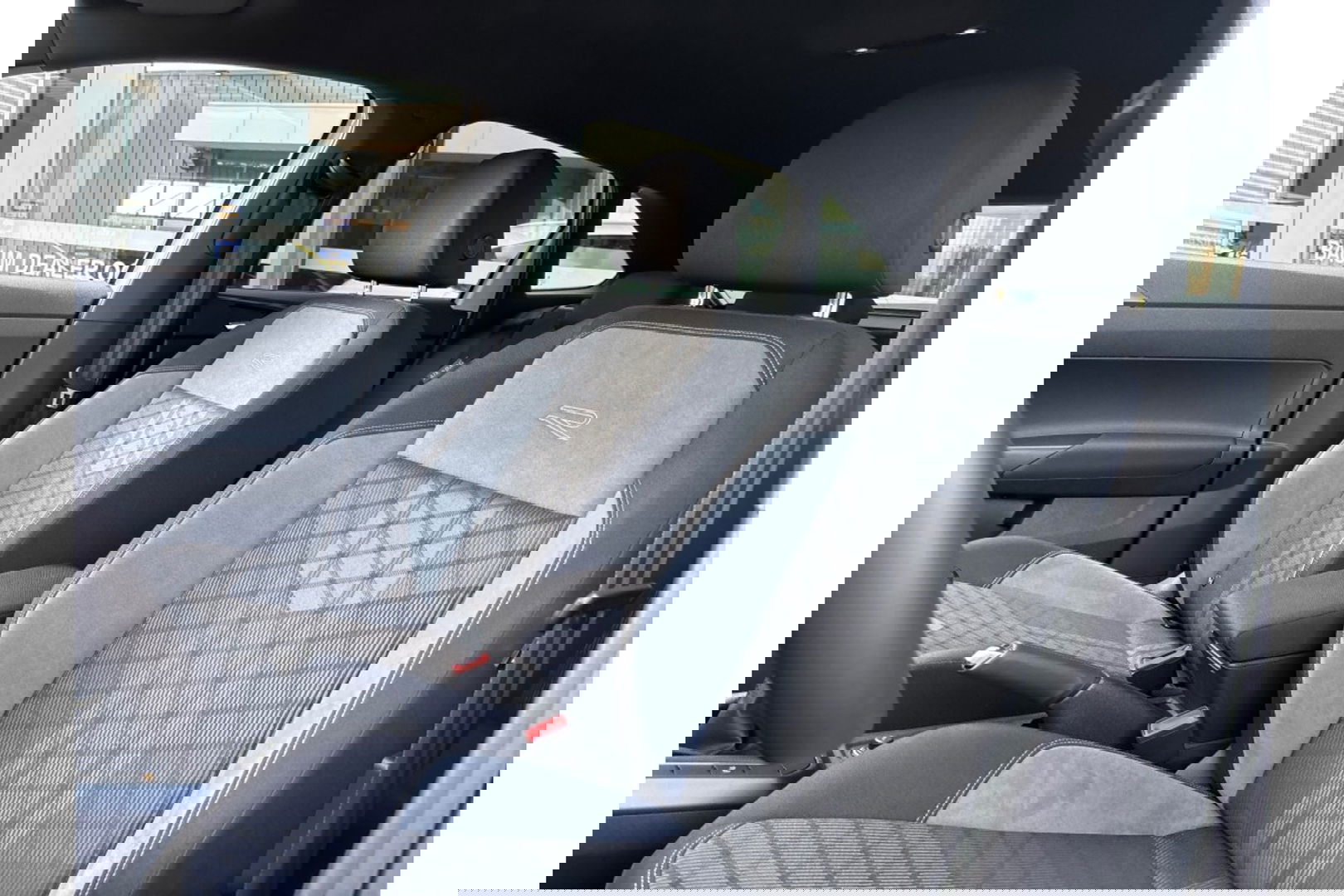 Volkswagen Taigo 1.0 TSI R-LINE AIRCO NAVI CARPLAY PDC STOELVERW.