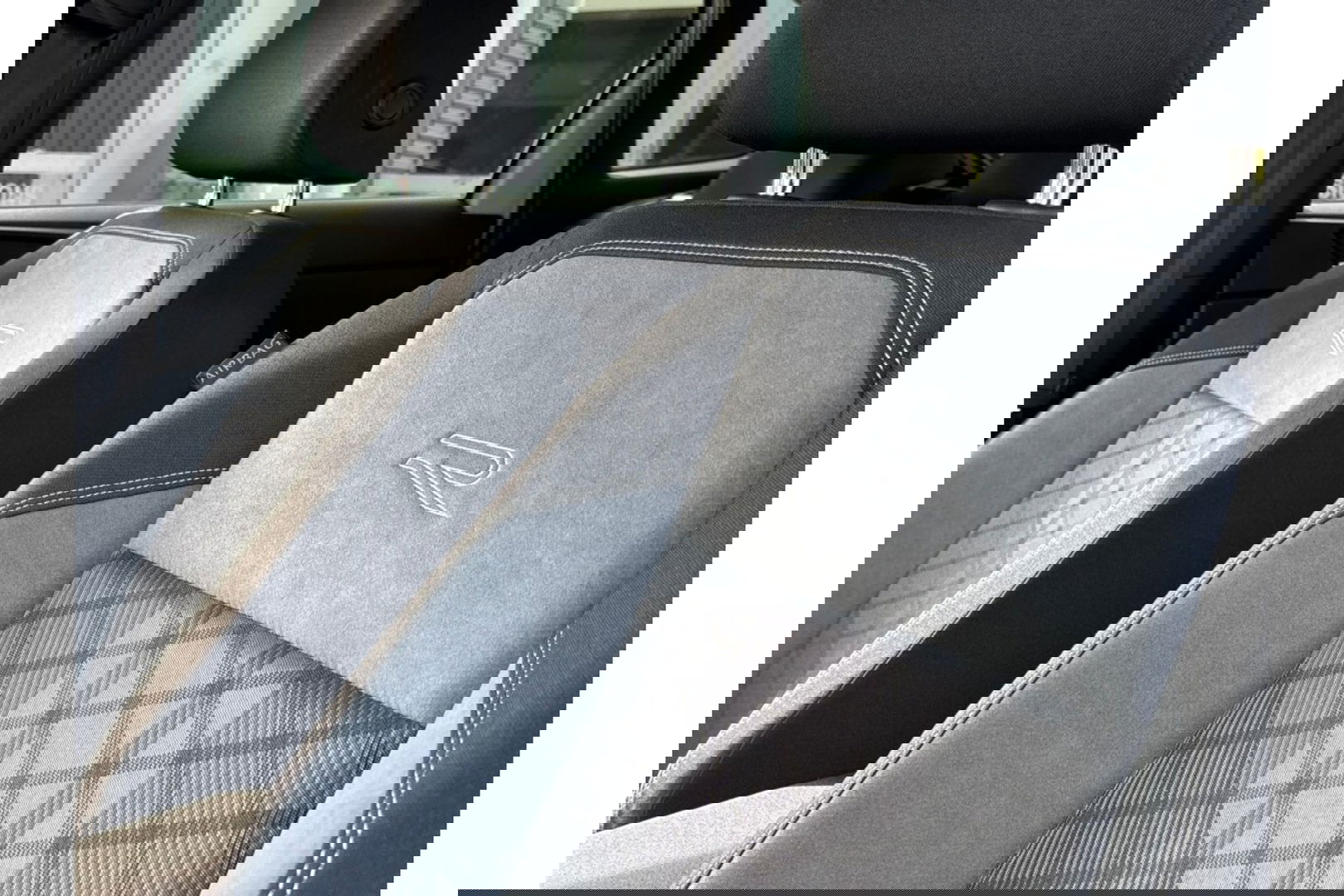 Volkswagen Taigo 1.0 TSI R-LINE AIRCO NAVI CARPLAY PDC STOELVERW.