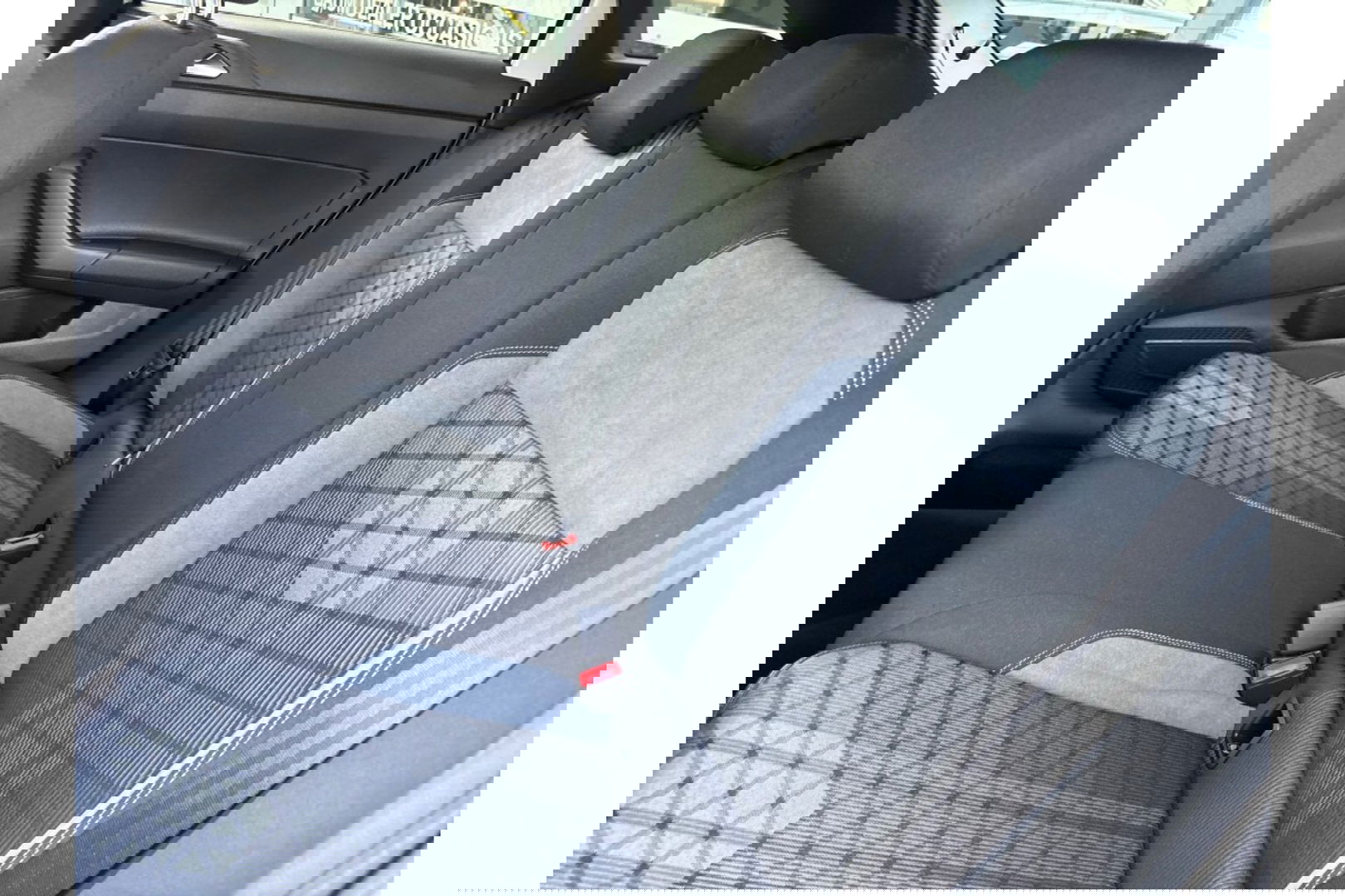 Volkswagen Taigo 1.0 TSI R-LINE AIRCO NAVI CARPLAY PDC STOELVERW.