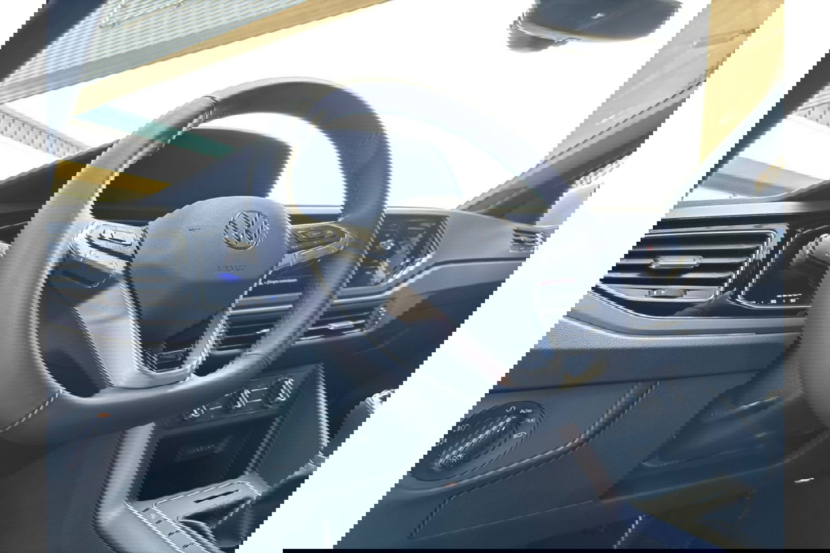 Volkswagen Taigo 1.0 TSI R-LINE AIRCO NAVI CARPLAY PDC STOELVERW.