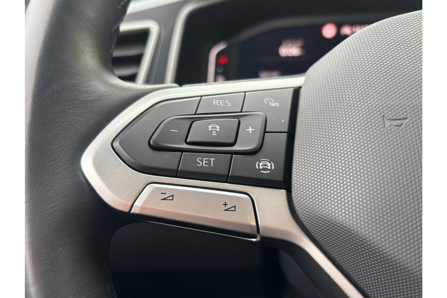 Volkswagen T-Roc 1.0 TSI LIFE EDITION AIRCO PDC CARPLAY STOELVW ALCANTARA.